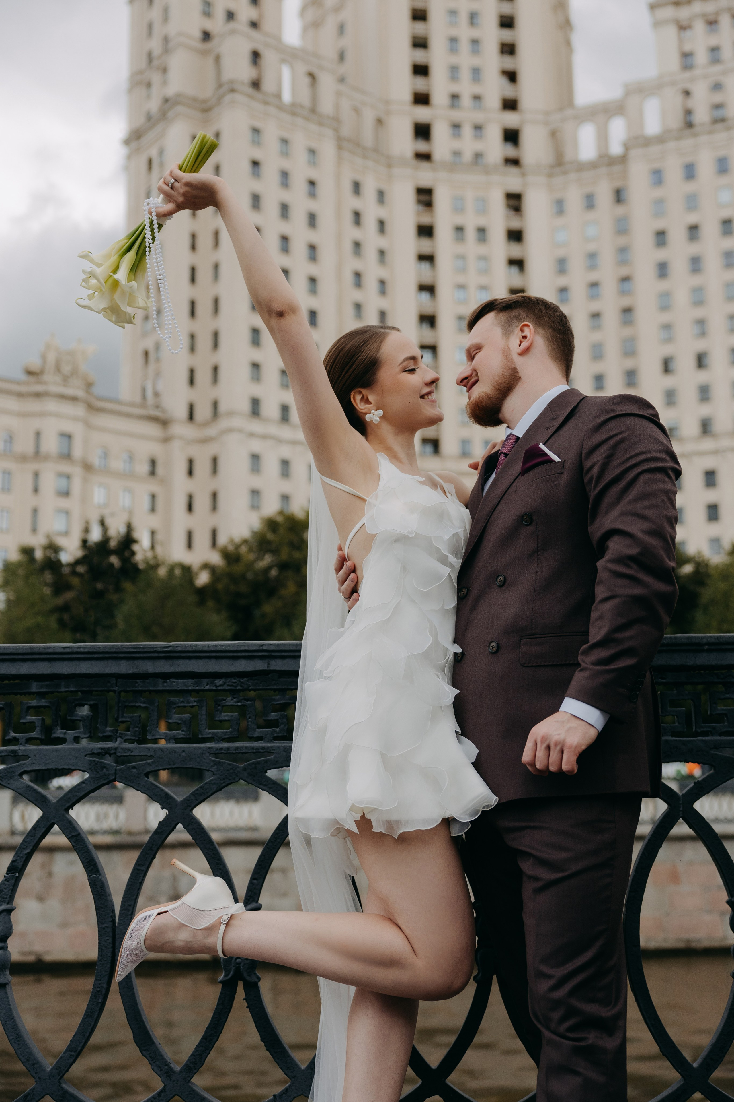 Ирина и Алексей | прогулка Котельническая наб. Свадебный фотограф Москва Анастасия Храмова