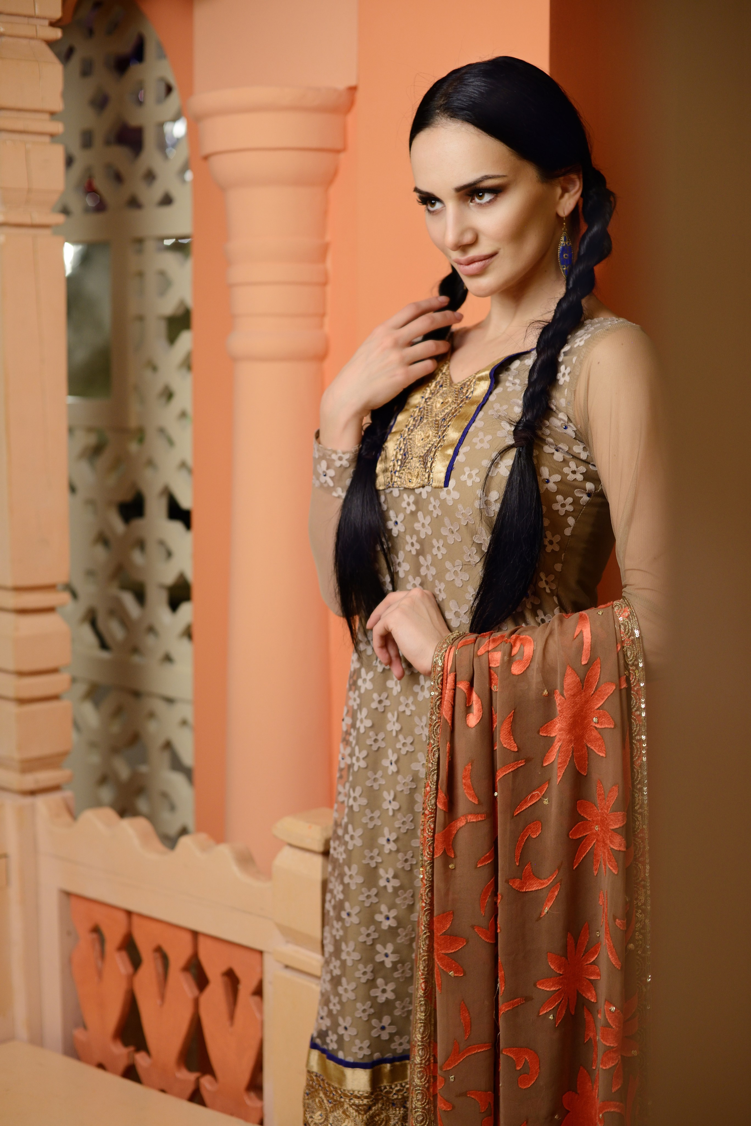 Национальная фотосессия в индийском костюме шальвар камиз