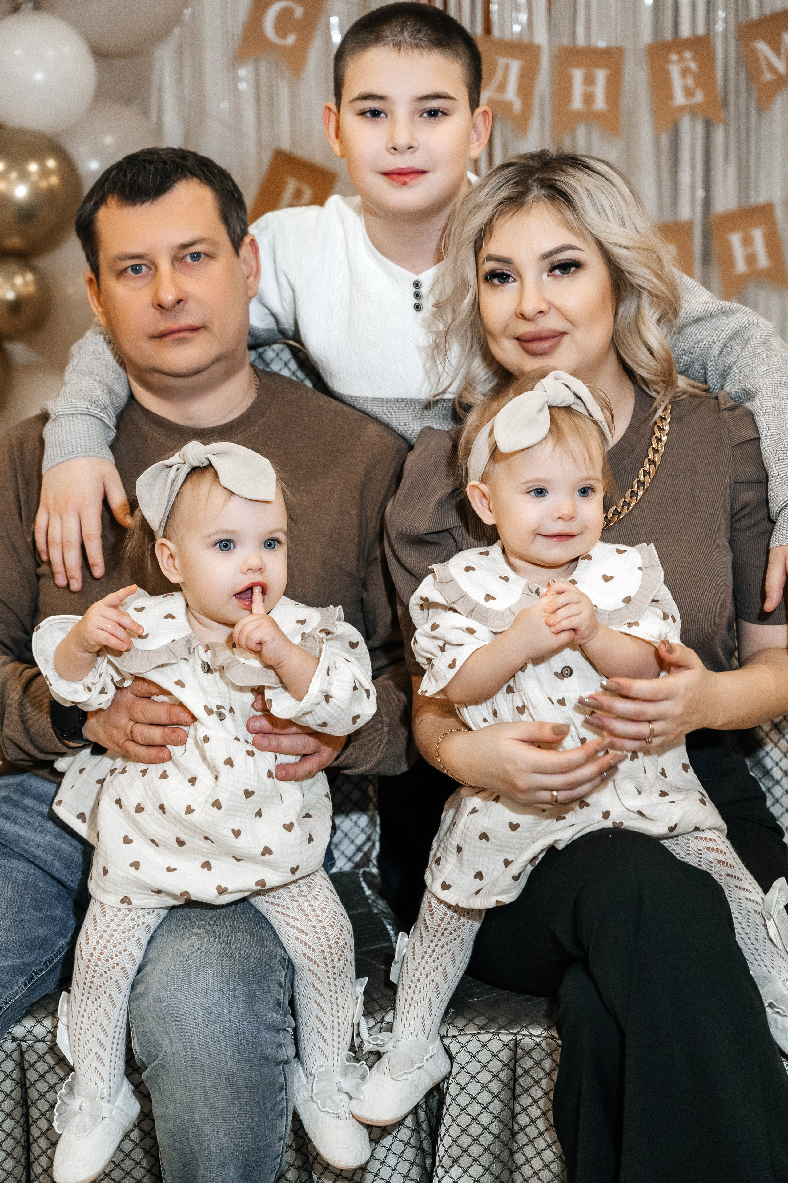 Александра и Виктория 1 годик. Семейный фотограф в Белгороде Амелина Алина