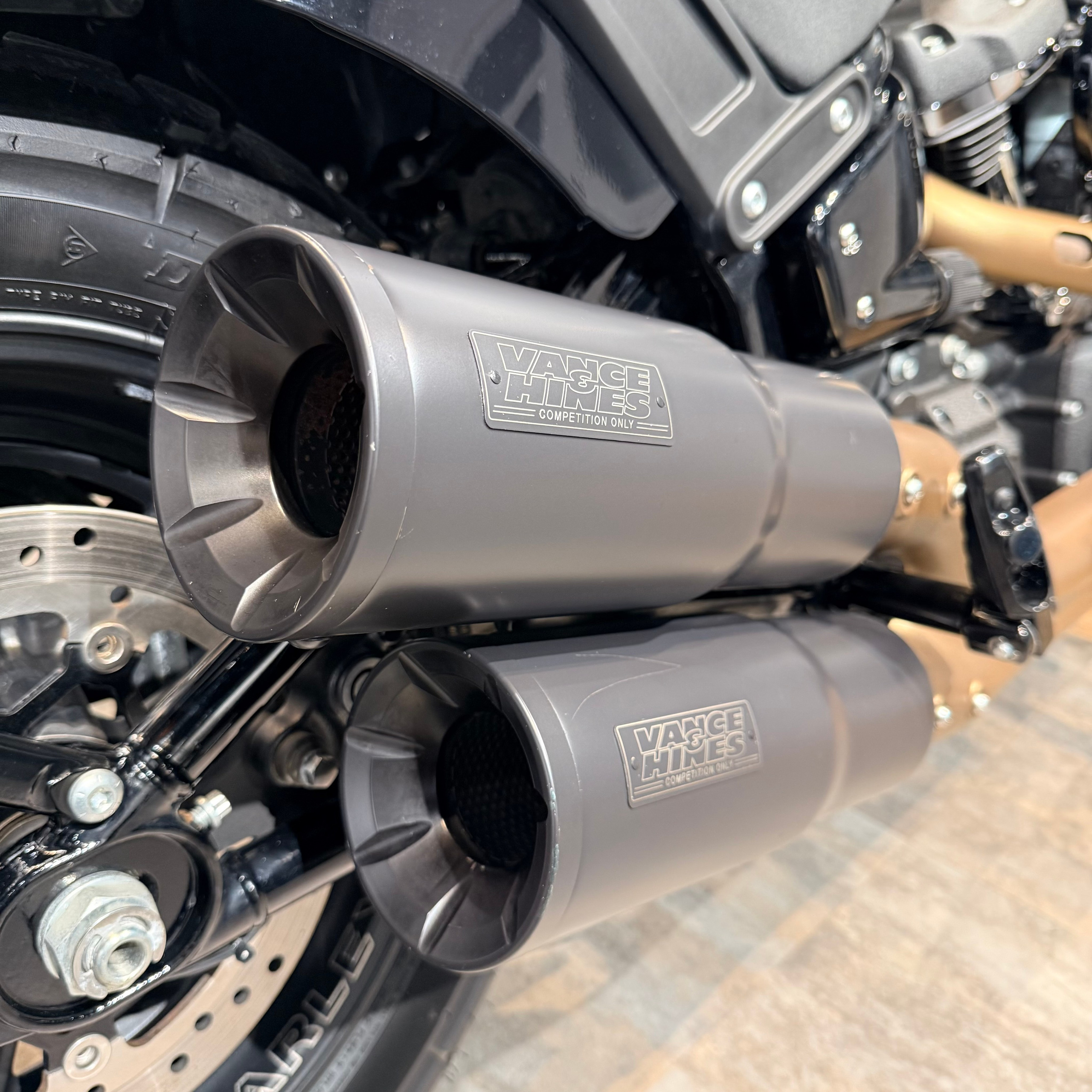 2023 HD FAT ВОВ 114 Vivid Black Nаrdо Gray (VIN *5НD*4007). Hello Davidson, Москва. Только хорошие мотоциклы…