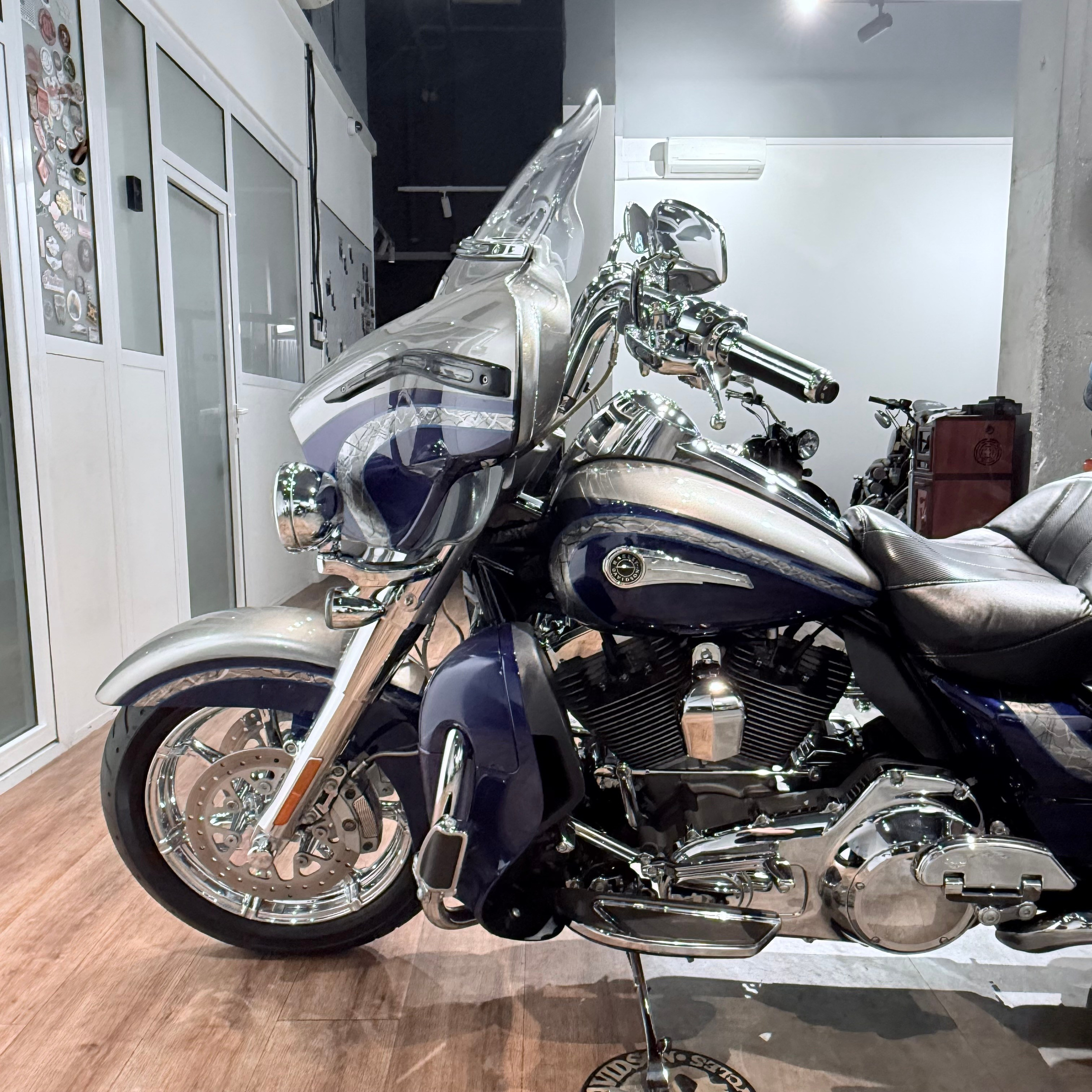 Мотоциклы Harley-Davidson 2016 CVO Limited 110 АВS Раlladium (Touring) — купить мотоцикл. Hello Davidson, Москва. Только хорошие мотоциклы…