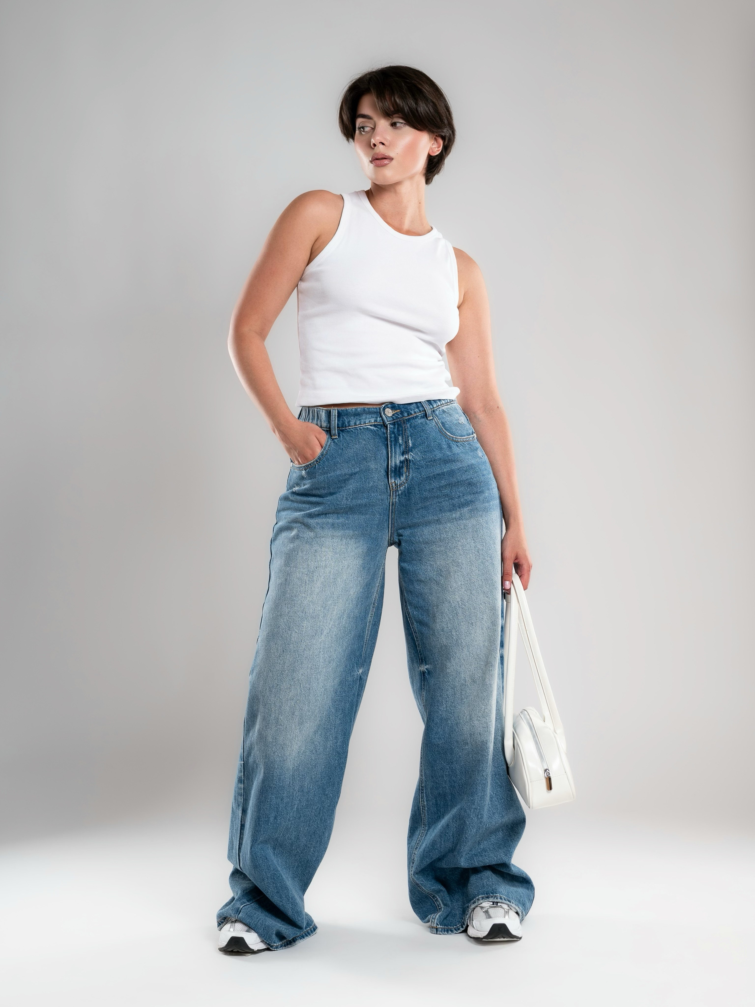 Джинсы на 2х моделях. Предметный фотограф, фото для маркетплейсов Пятигорск, КМВ