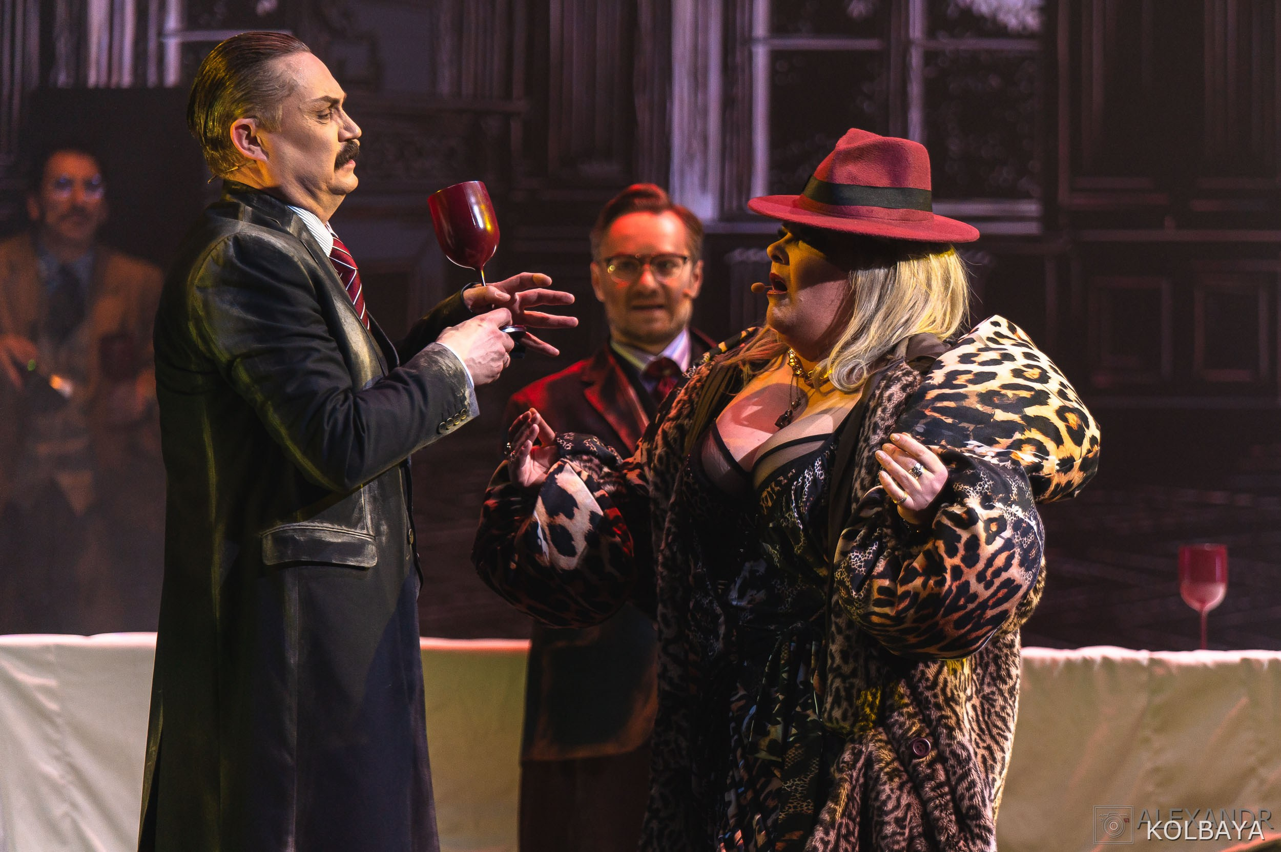 Фотографии со спектакля «Однажды в городе N». Концертный и театральный репортажный фотограф в Москве Александр Колбая