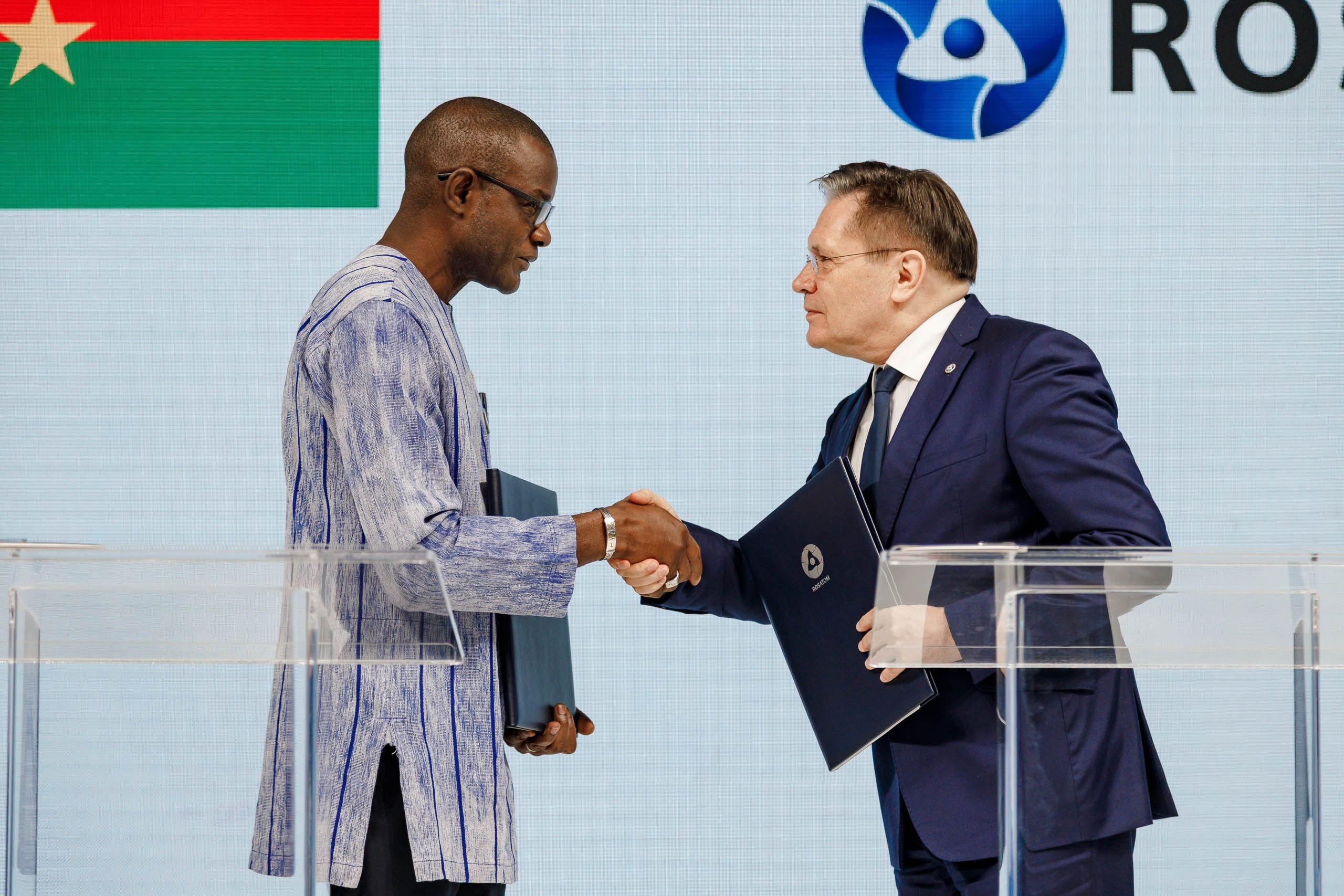 Подписания соглашений на форуме ATOM EXPO XIII 2024 в Сириусе. Репортажный фотограф в Москве, Сочи и Санкт-Петербурге