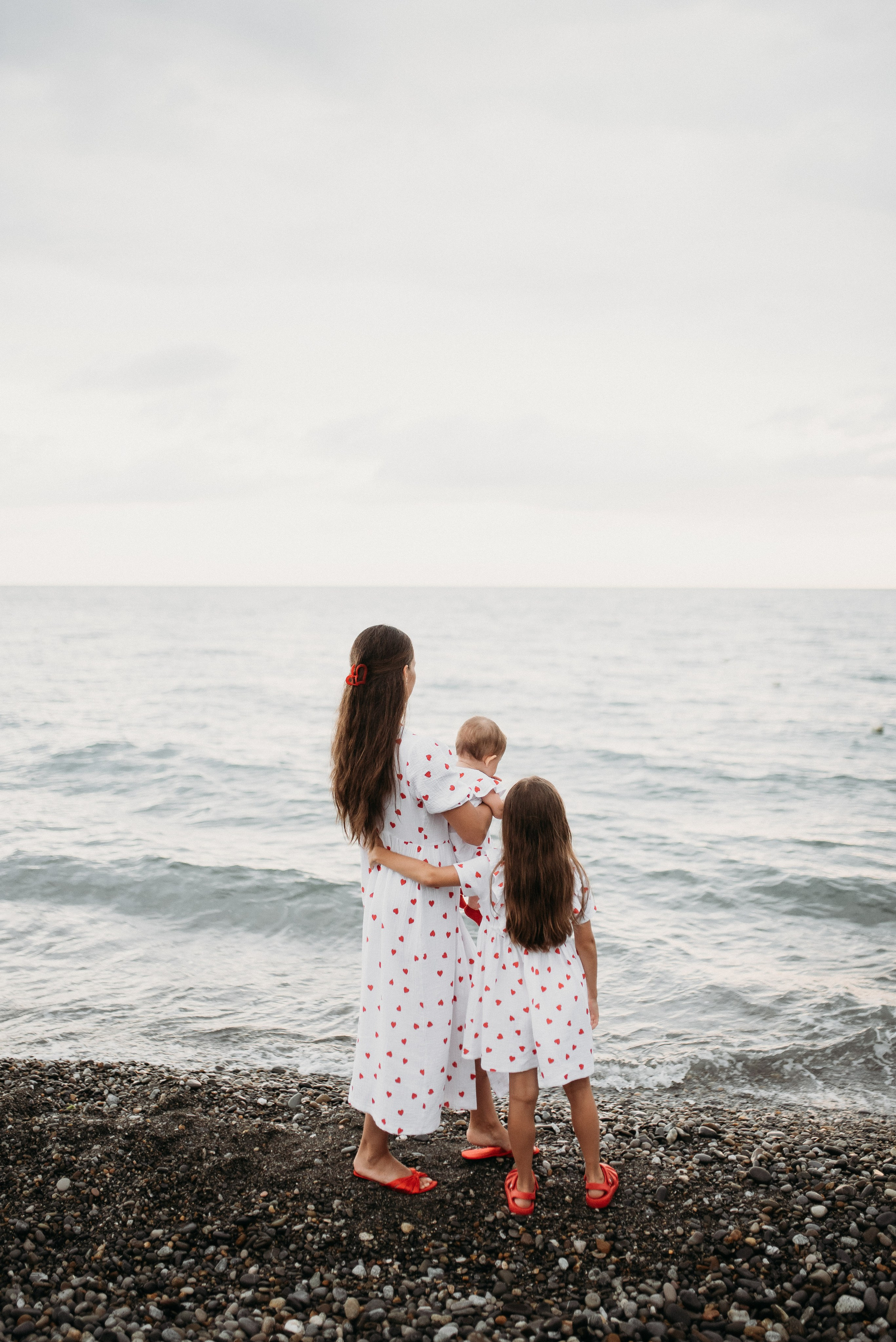 Семейная морская фотосессия на берегу Сочи. Фотограф в Сочи — Маргарита Поганова