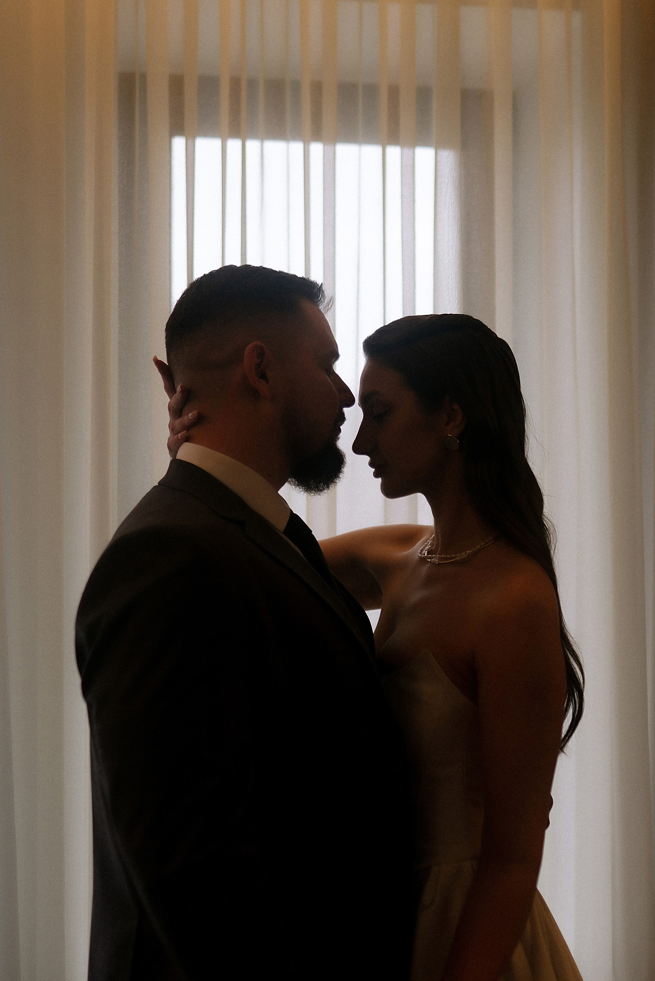 Утро жениха и невесты | Арина и Игорь в отеле Арт-бутик в Воронеже. Фотограф Карина Шмулёва. Воронеж и область