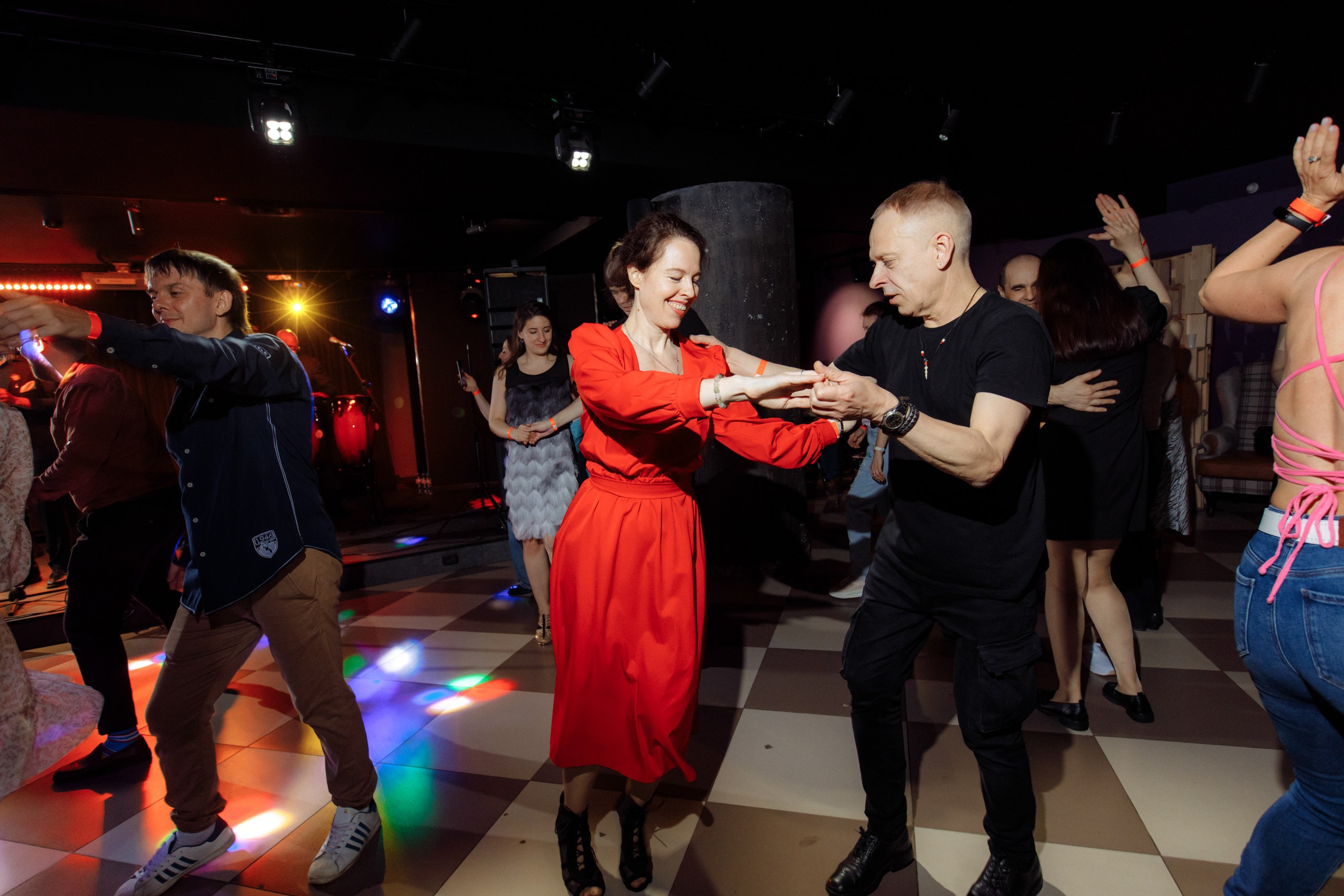 ISALSА. Вечеринка в школе танцев. Свадебный фотограф в Ярославле Анастасия Архипова