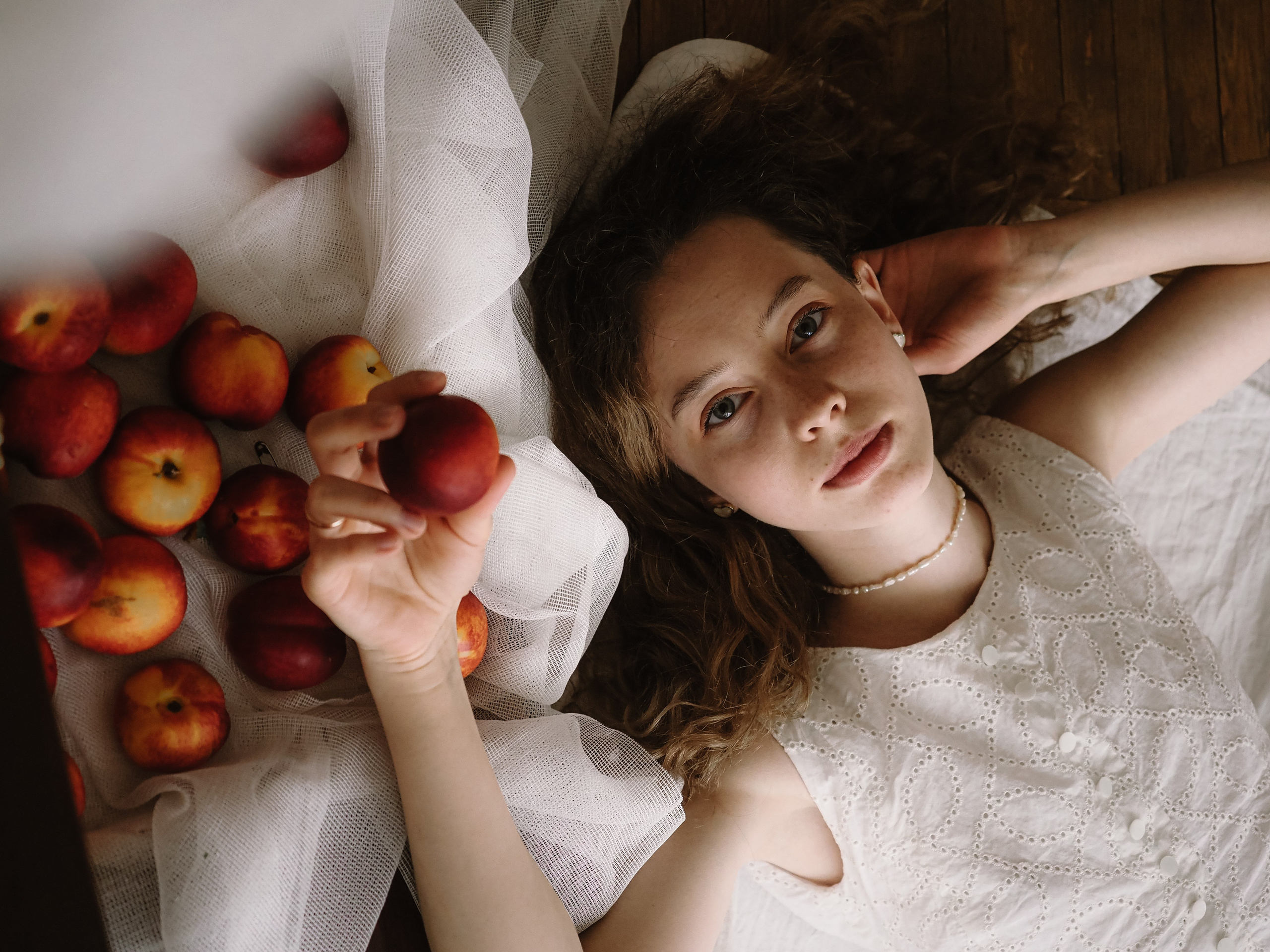 Утро и аромат персиков. Фотограф Рязань. Семейный Свадебный фотограф