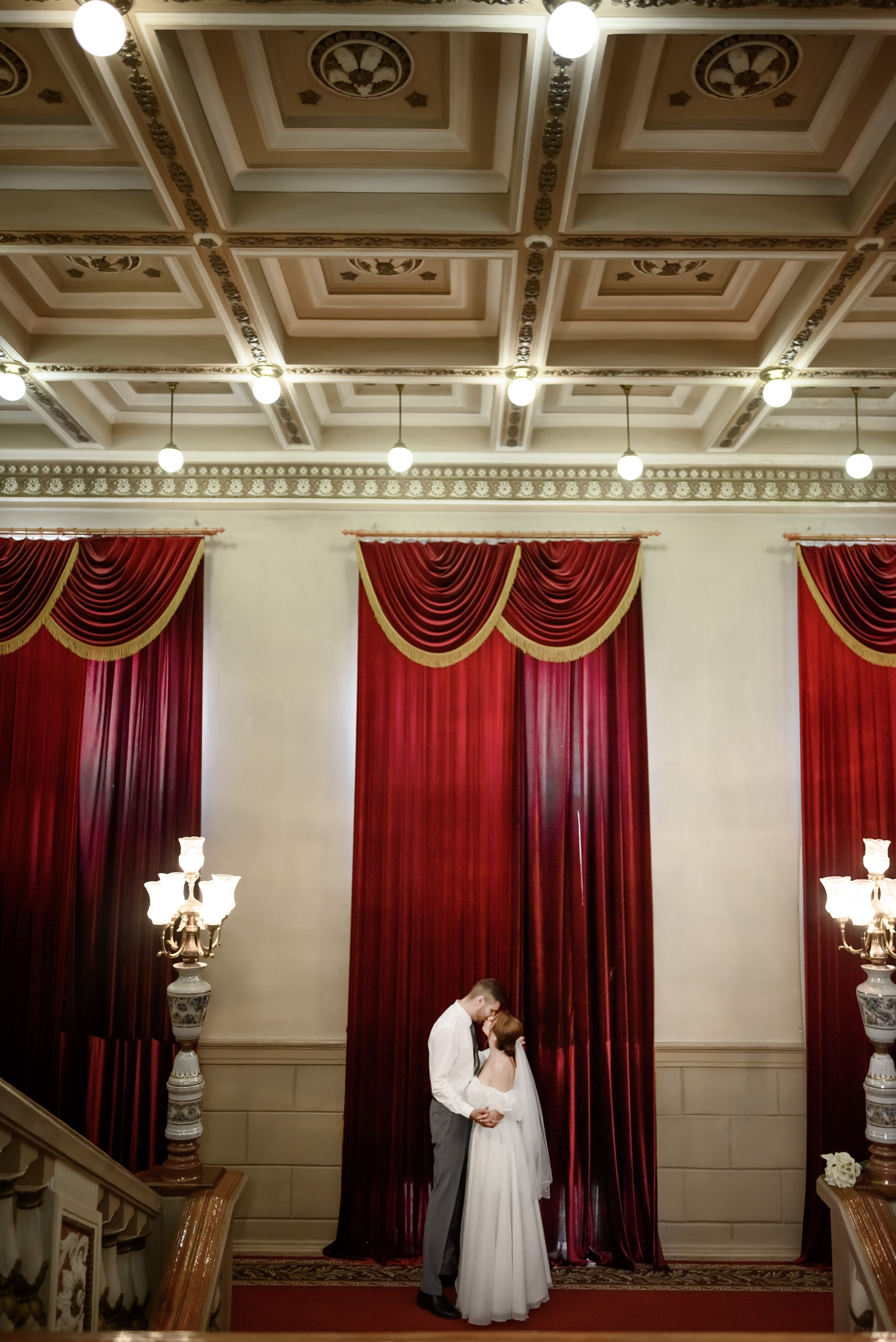 Прогулка в театре и по центру города. Юлия Басня семейный и свадебный фотограф в Донецке