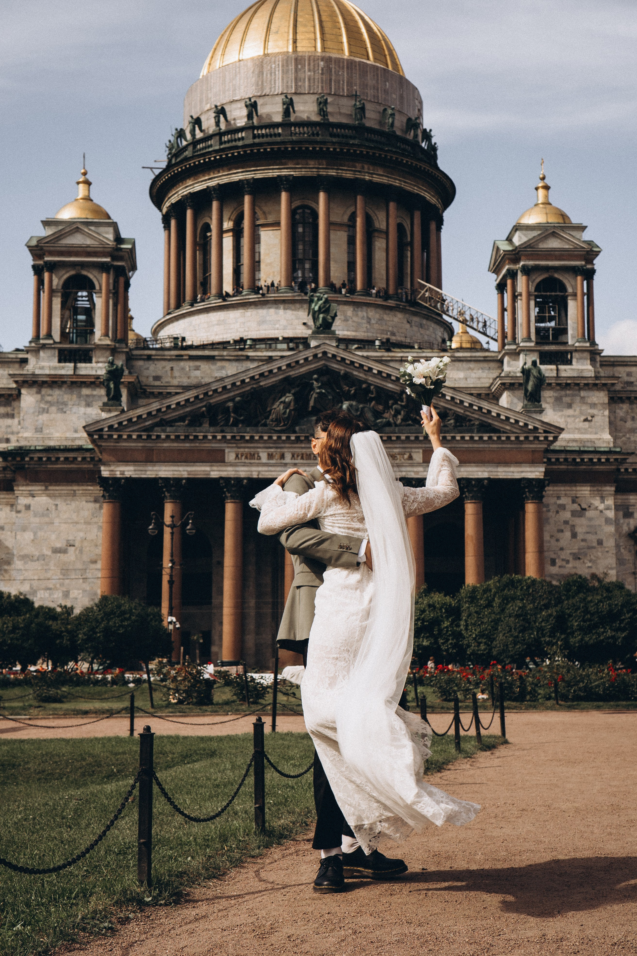 СВАДЕБНАЯ ПРОГУЛКА ВОЗЕ ИСАИКЕВСКОГО СОБОРА АСТОРИИ И ЗАКОНОДАЛЕТНОГО СОБРАНИЯ. Профессиональный фотограф, Санкт-Петербург — Виктория Богомолова