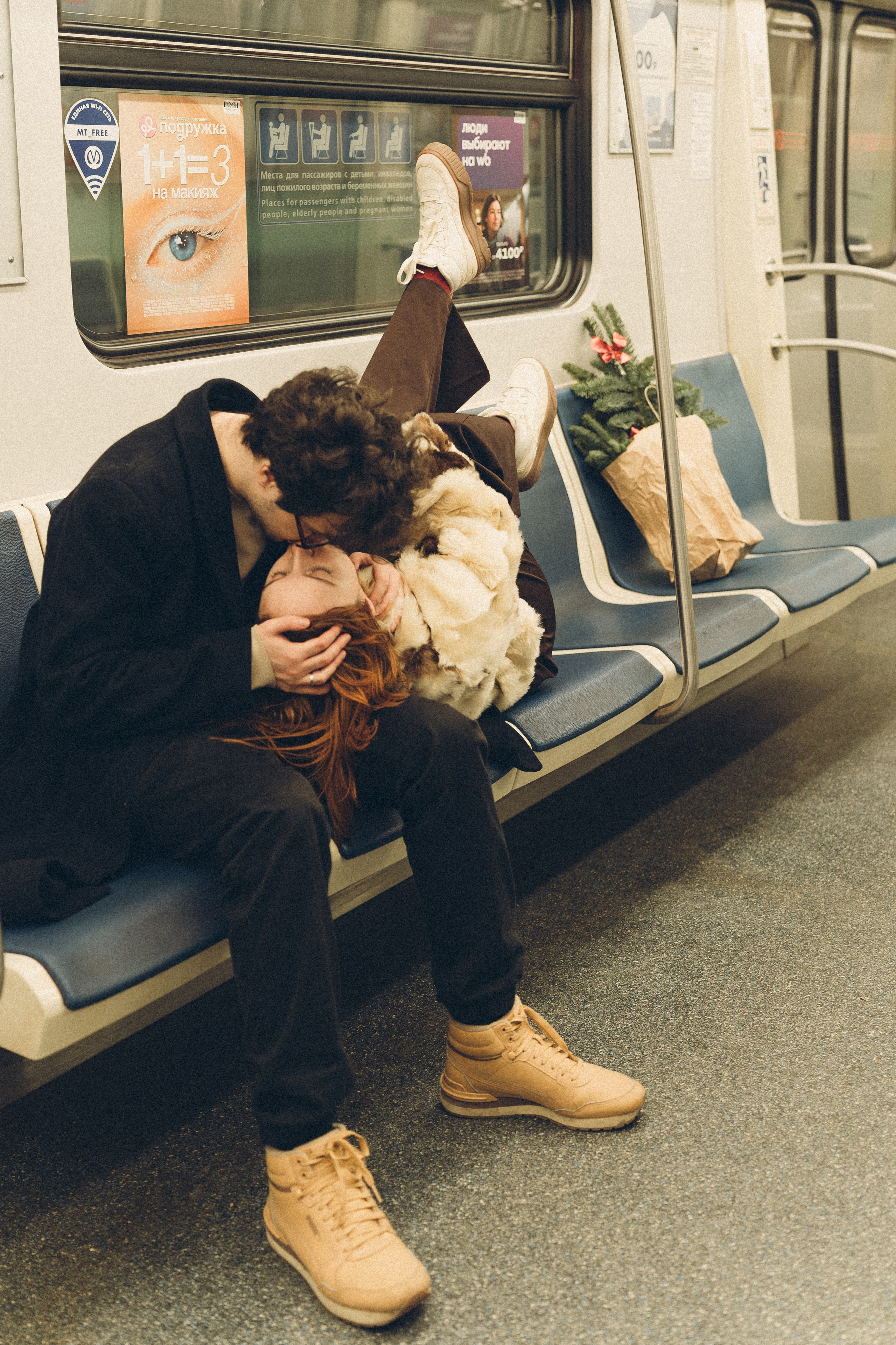 НОВОГОДНЯЯ ФОТОСЕСИИЯ ПАРЫ В МЕТРО ЛЮБОВЬ. Профессиональный фотограф, Санкт-Петербург — Виктория Богомолова