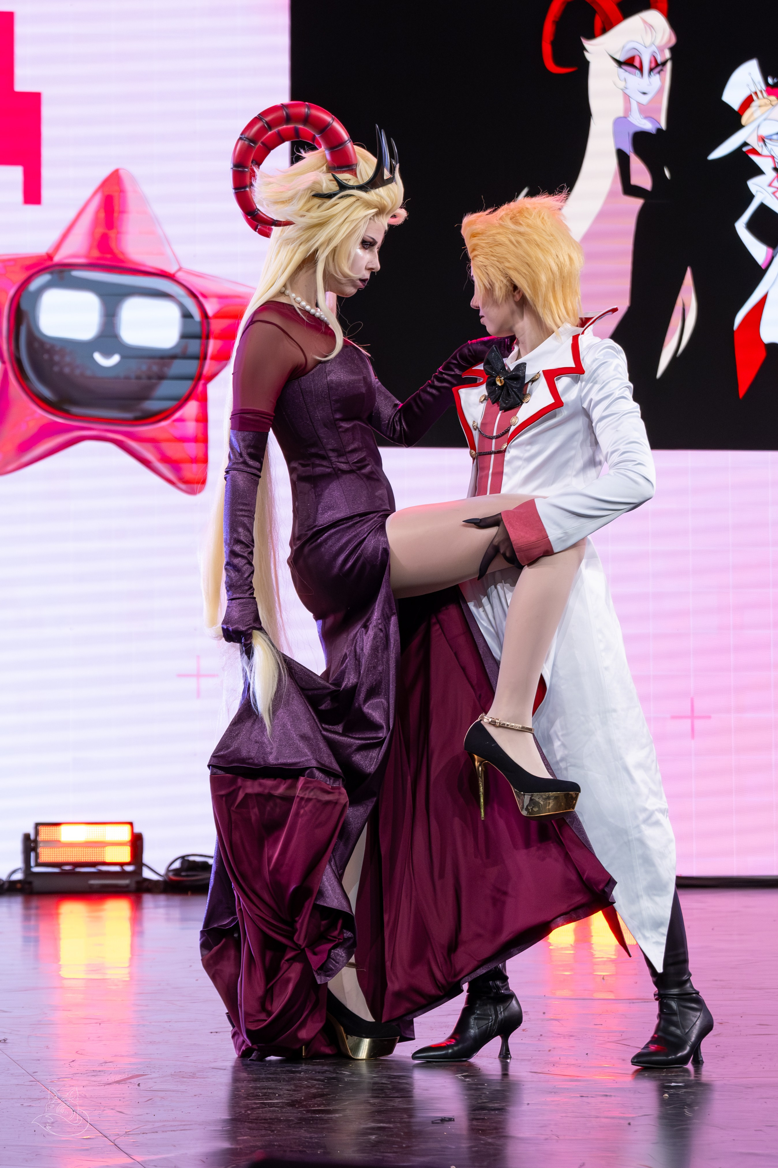 Сцена РЭД ЭКСПО 2024. Косплей фотограф