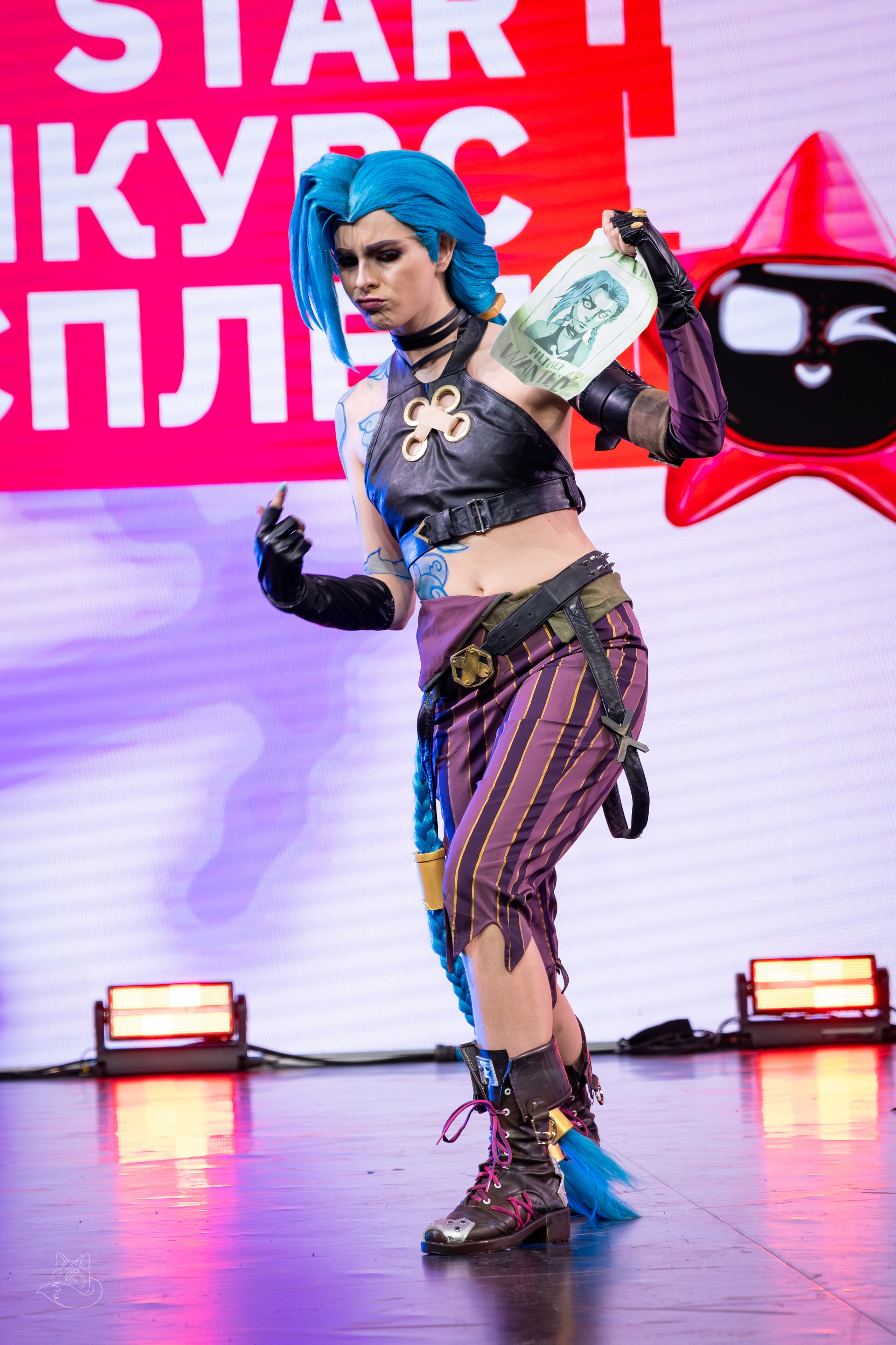 Сцена РЭД ЭКСПО 2024. Косплей фотограф
