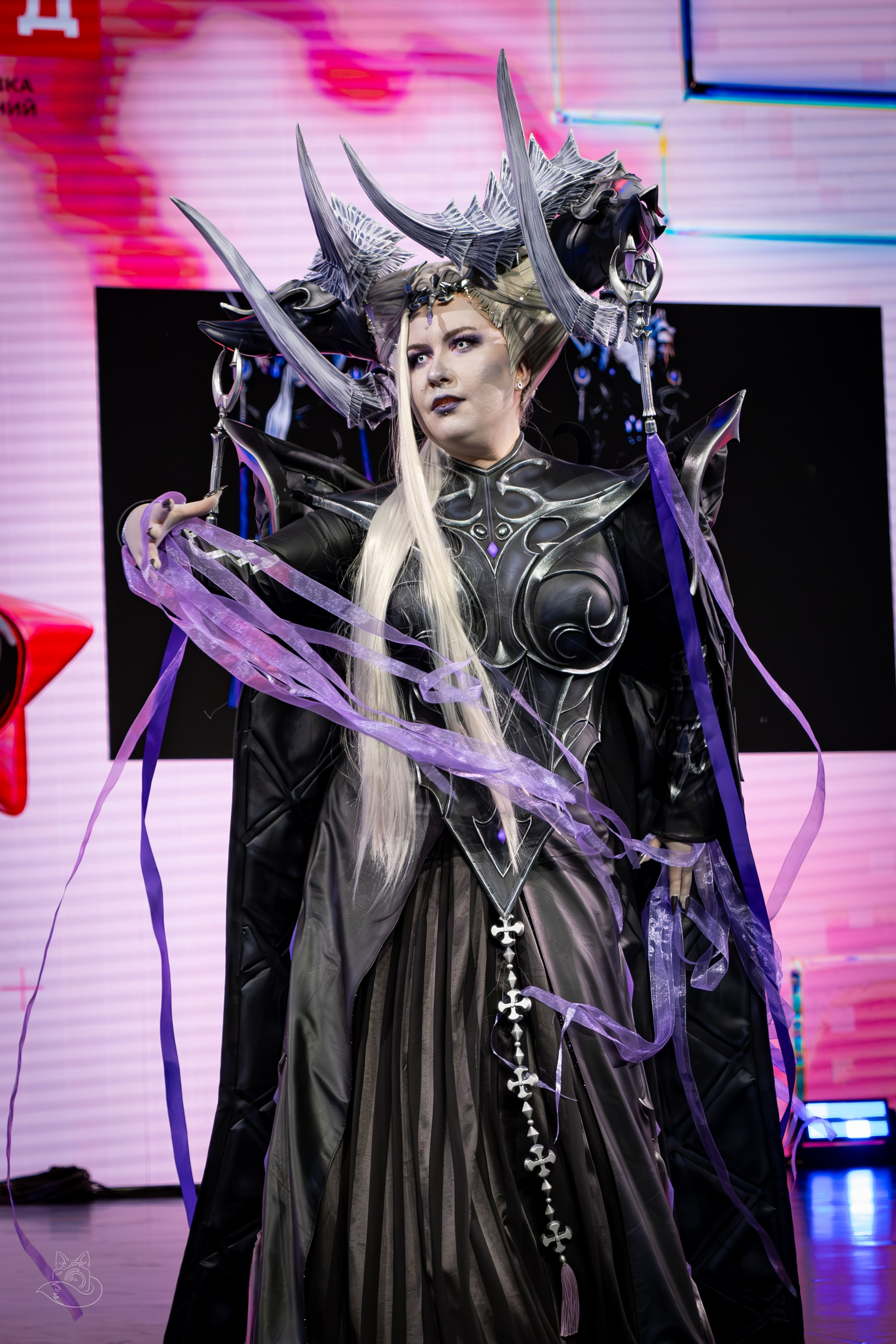 Сцена РЭД ЭКСПО 2024. Косплей фотограф