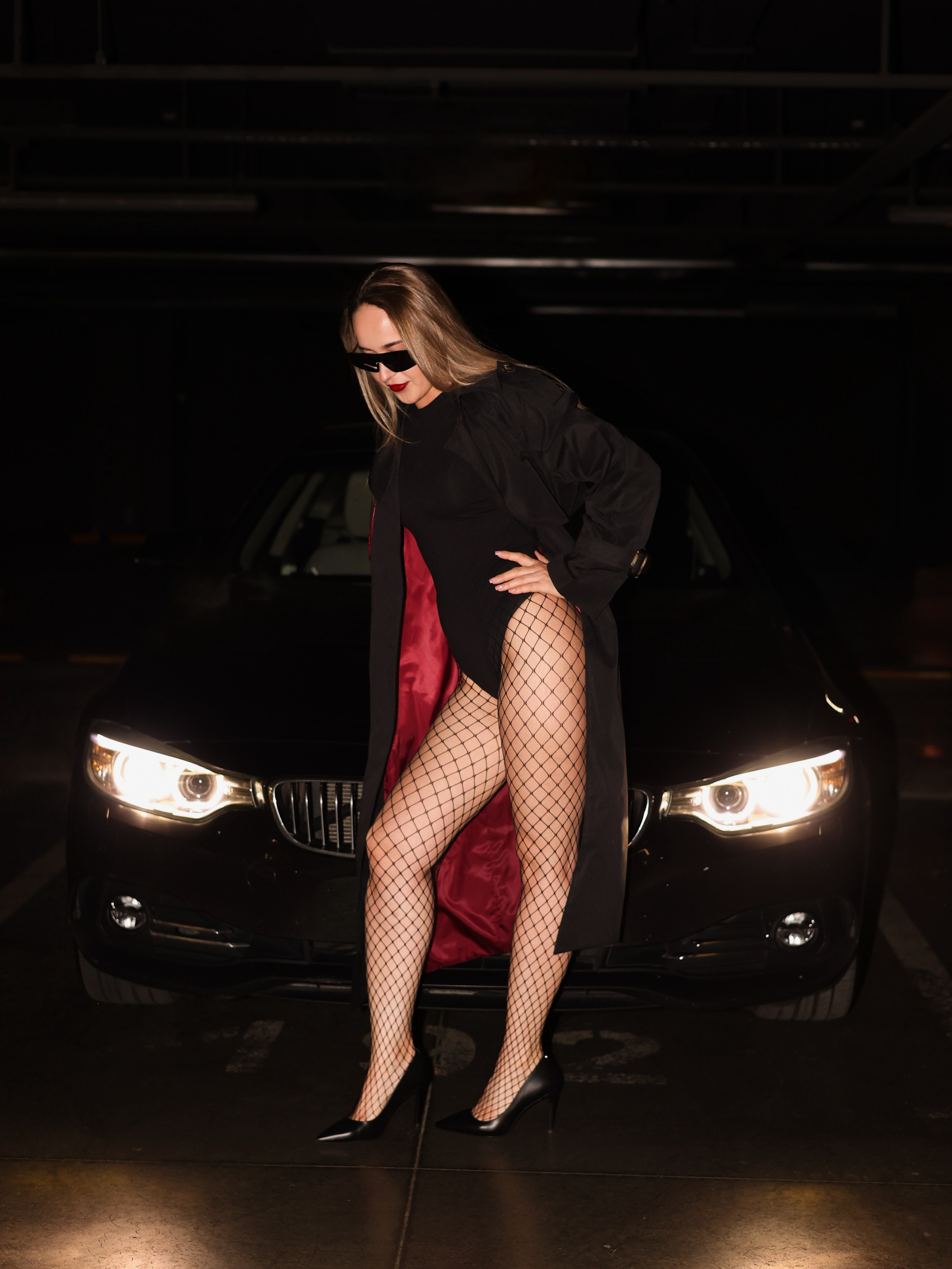 Майя на парковке. Фотограф ANNA GEREIHAN