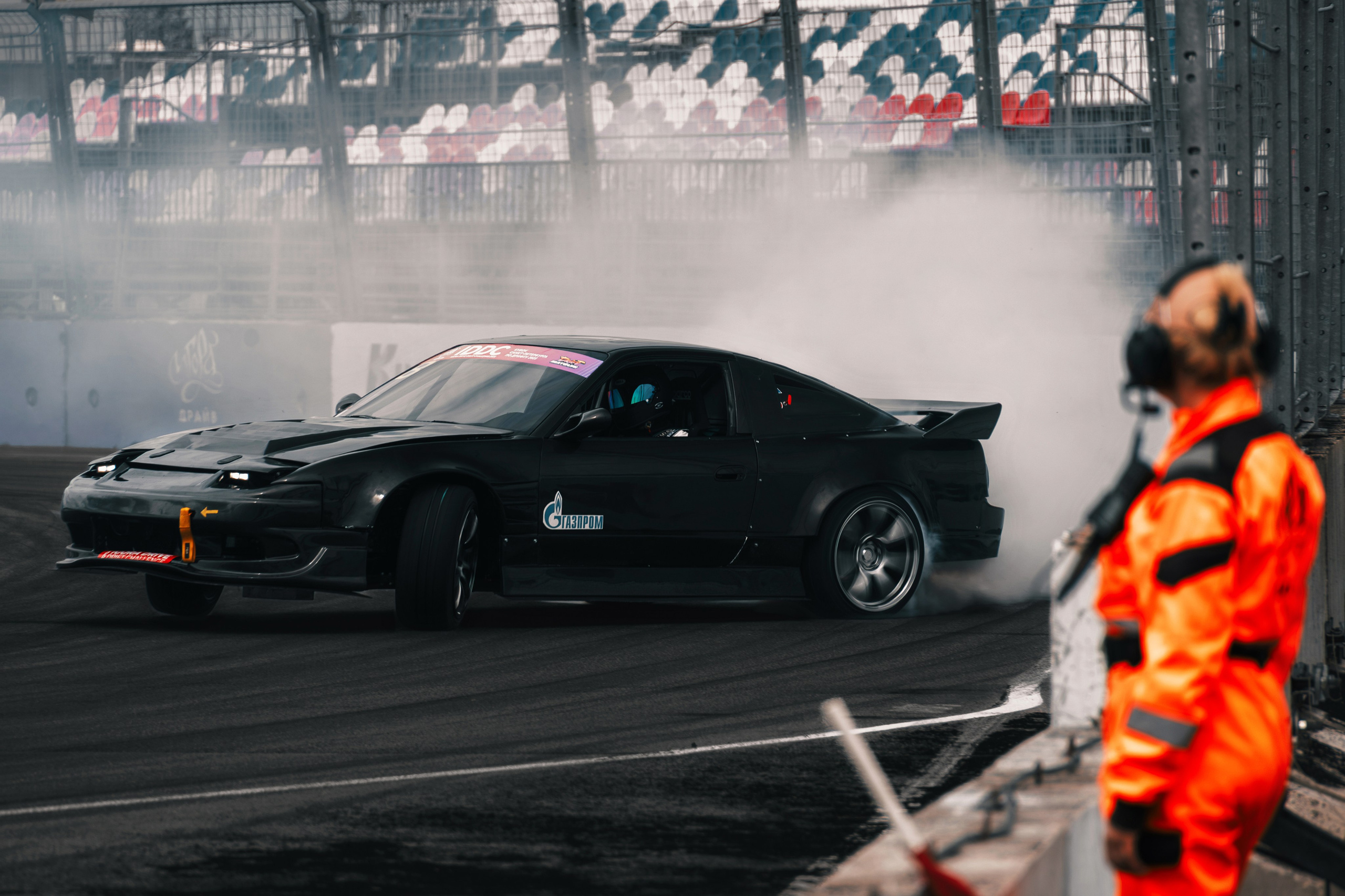 IDDC Этап 2: Бетонный Колизей и блогеры в деле