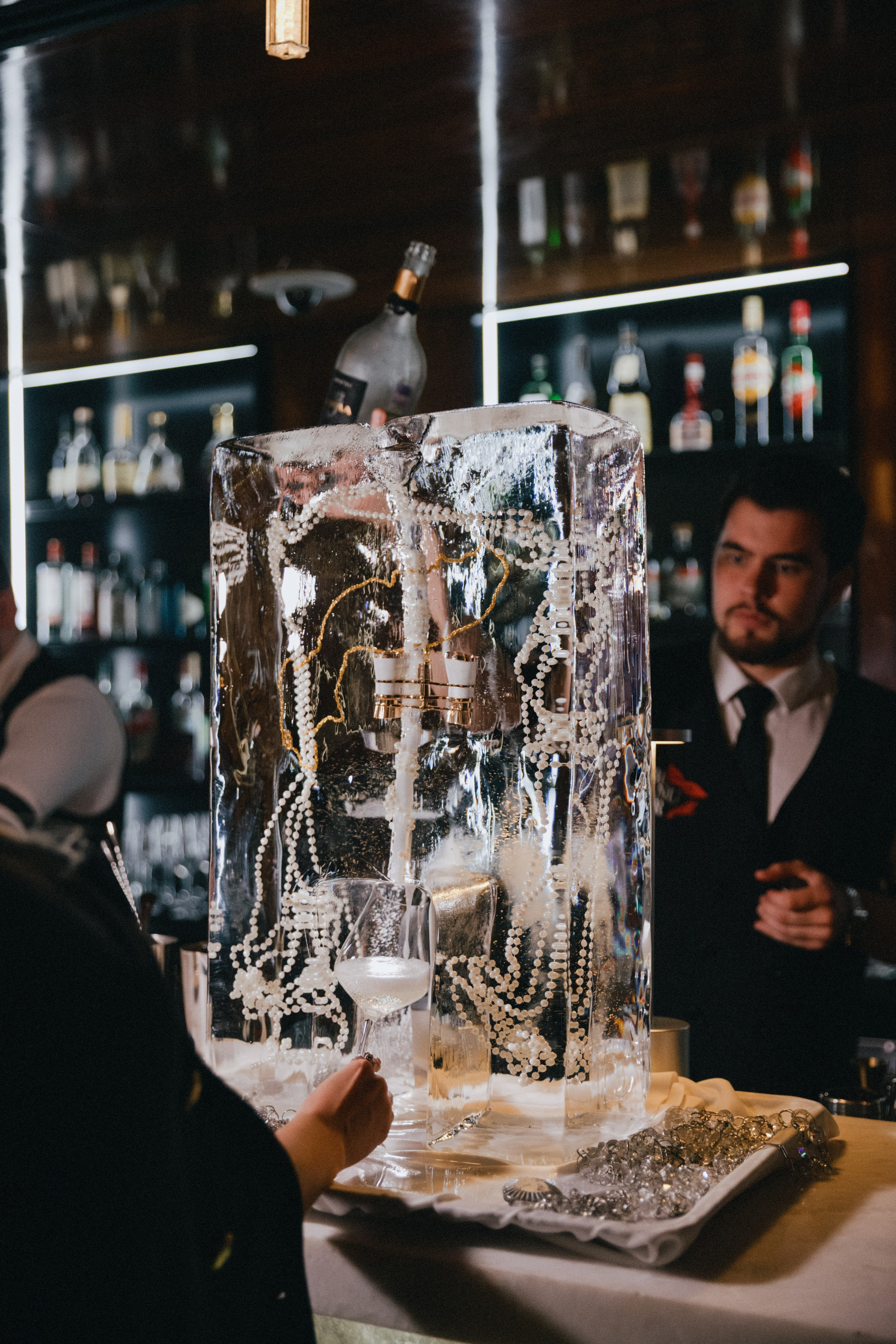 19 июня (пятница) премьера шоу-программы «Ривьера». BENUAR Restaurant