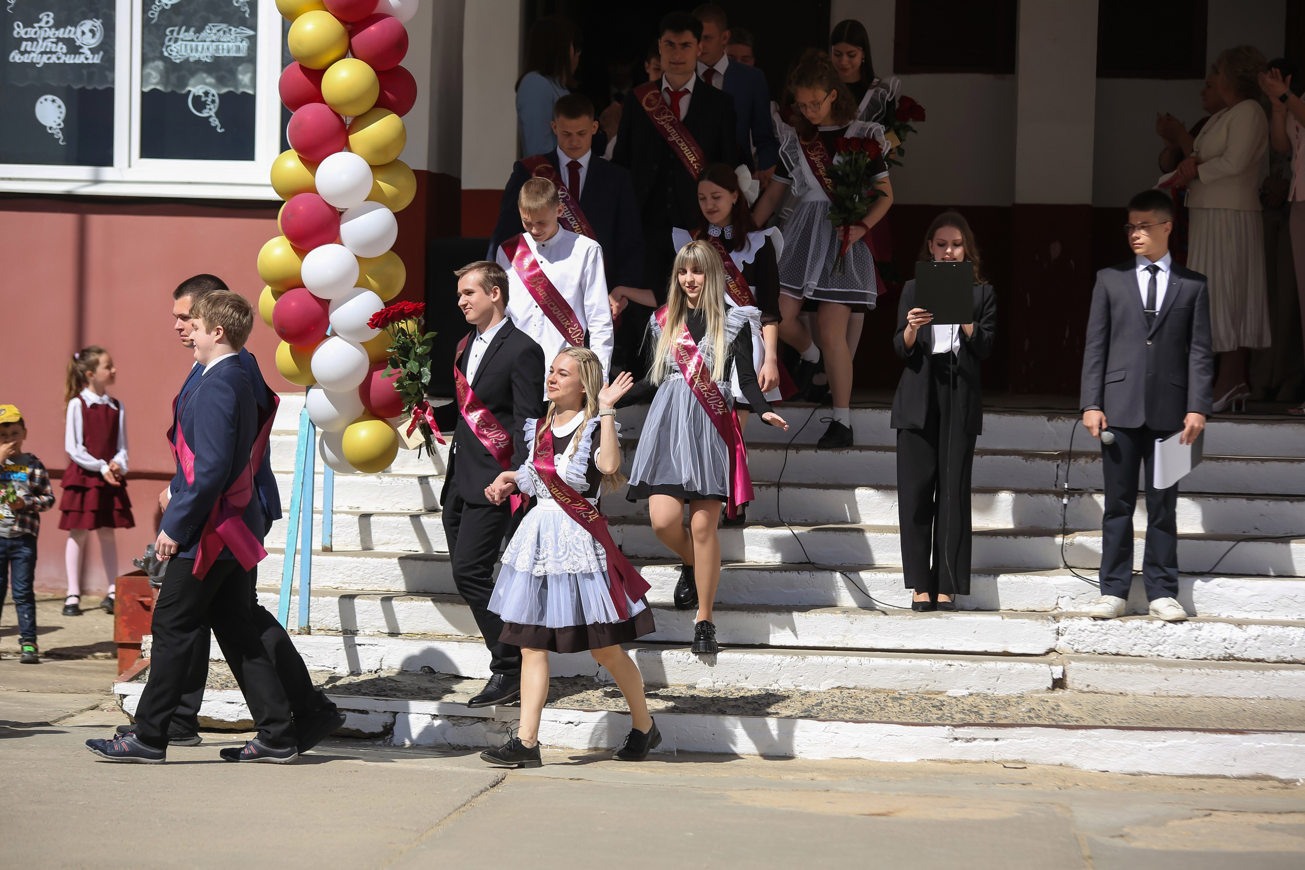 ЛИНЕЙКА «ПОСЛЕДНИЙ ЗВОНОК» 9 ШКОЛА 2024 г МЦЕНСК. ТВОЙ АЛЬБОМ / ТВОИ ПРАВИЛА