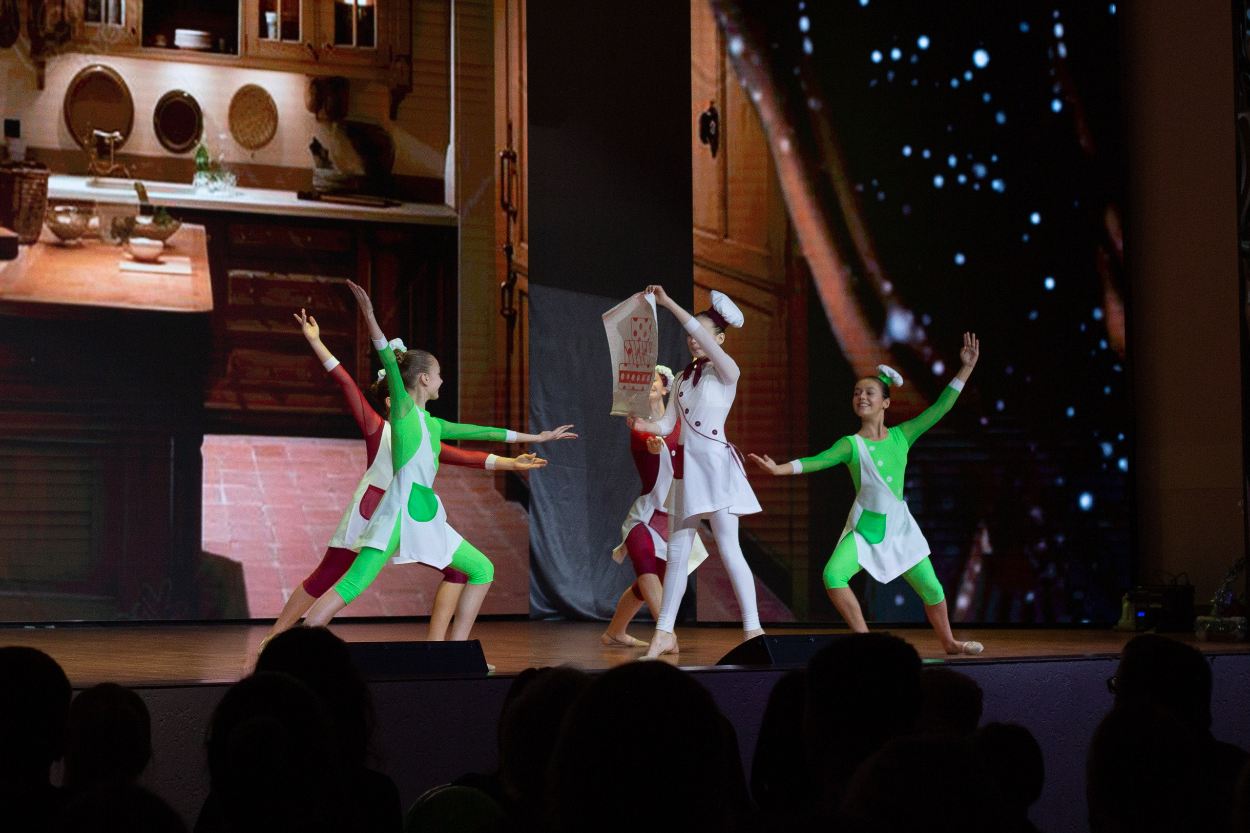 Танцевальный спектакль. Фотограф в Новосибирске Краснова Евгения