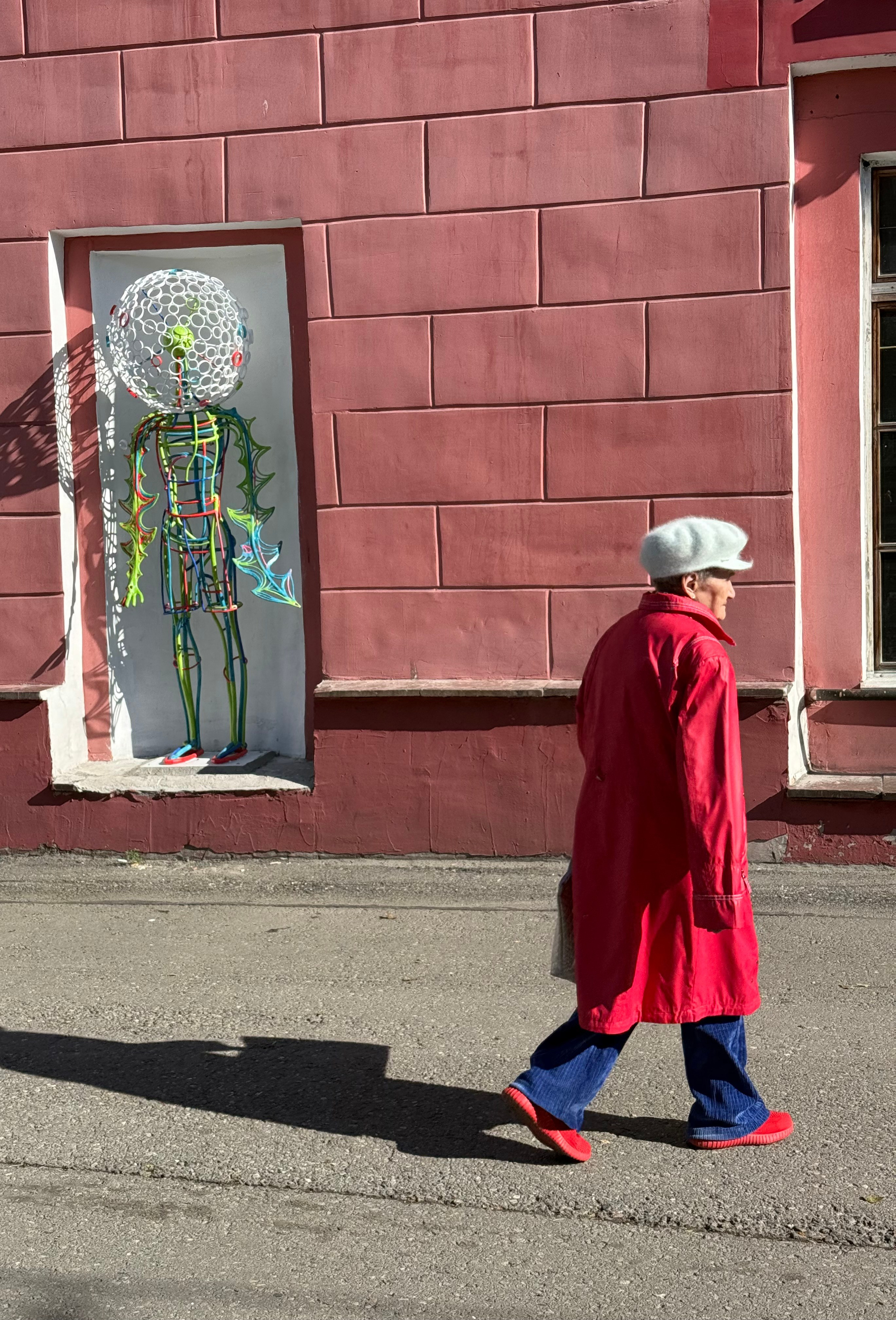 Одуванчик / Россия / Мурманск / Ул. Ленина 79. Художник — скульптор Антонина Фатхуллина