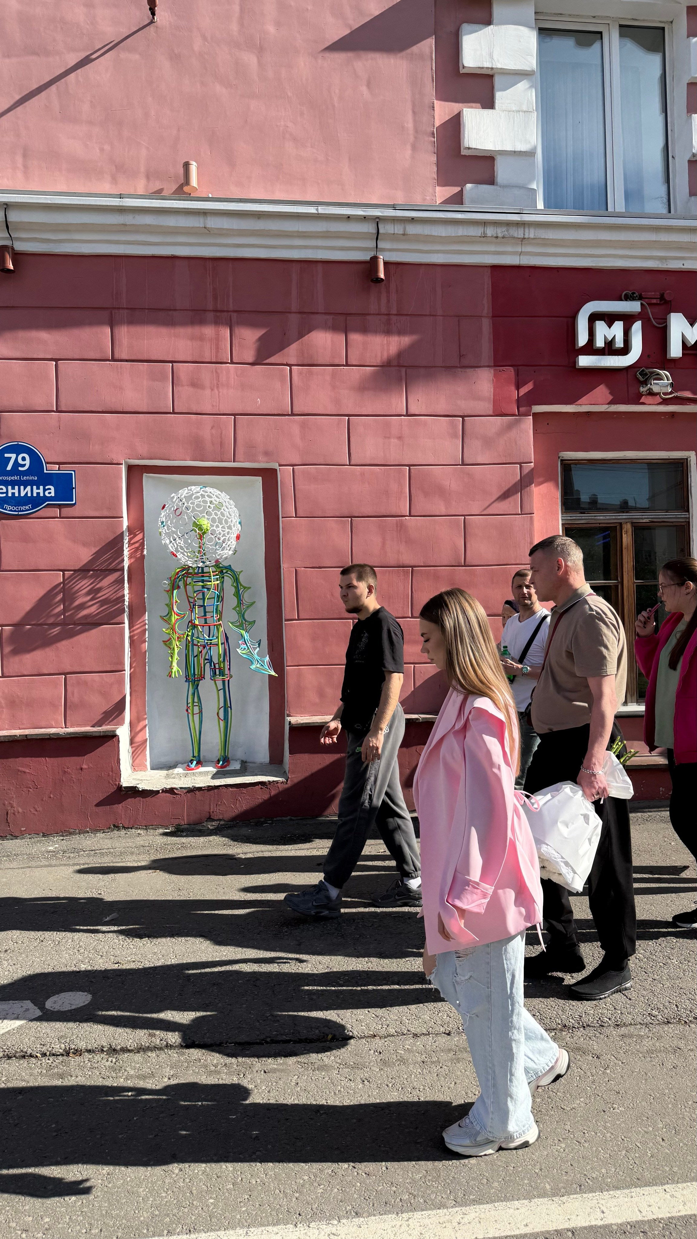 Одуванчик / Россия / Мурманск / Ул. Ленина 79. Художник — скульптор Антонина Фатхуллина