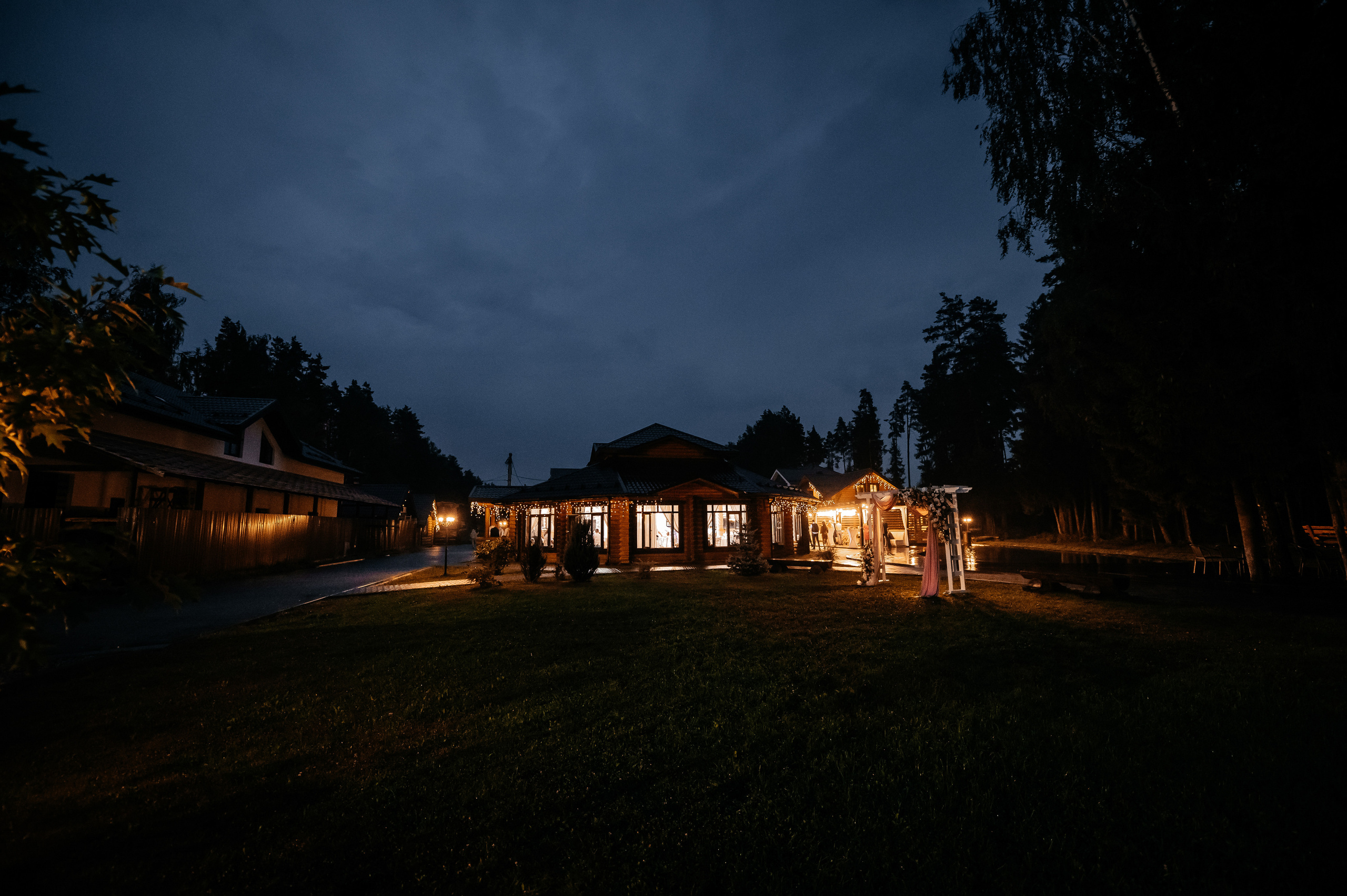 Лесная фотоистория в Загородном клубе «Барин». Свадебный и семейный фотограф Виктория Носачёва. Щелково, Москва и МО