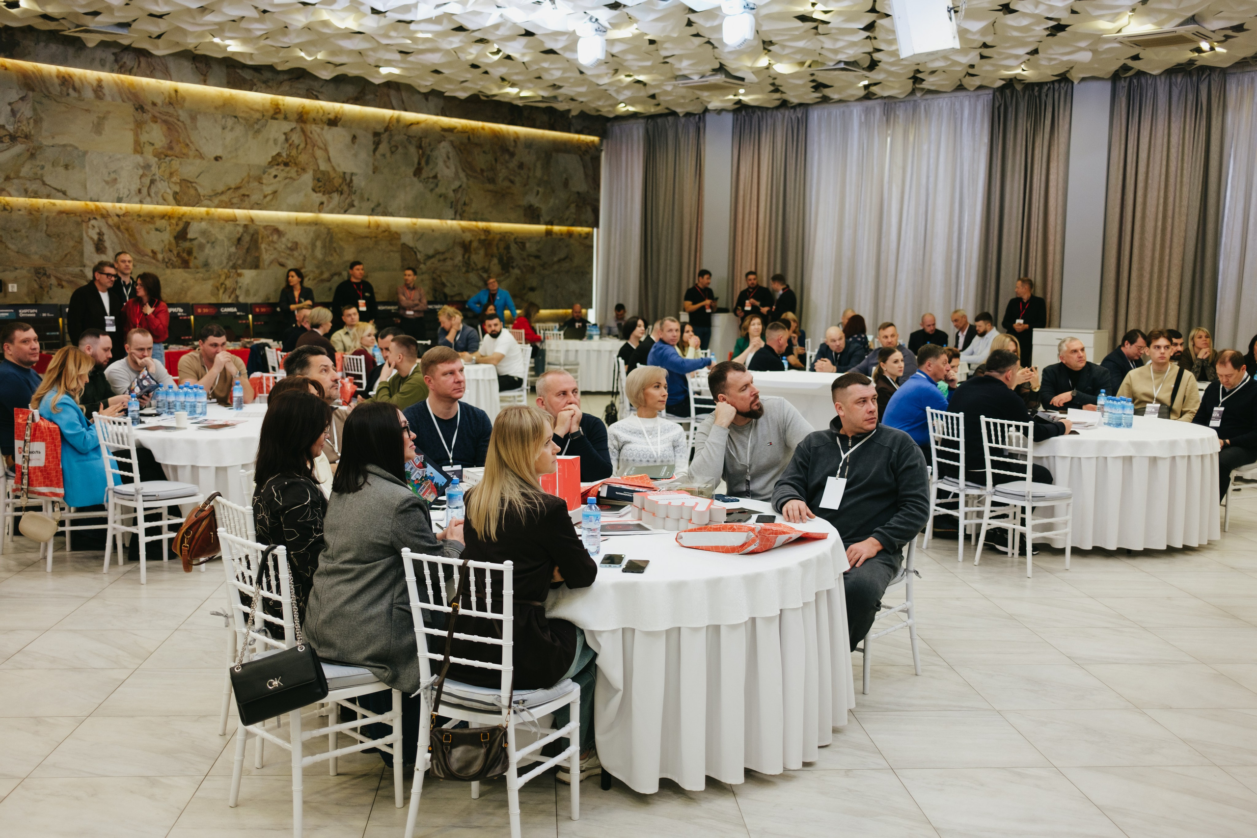ТЕХНОНИКОЛЬ | КОНФЕРЕНЦИЯ ПАРТНЕРОВ ЮГА. Свадебный фотограф Денис Ожигин в Краснодаре и крае. Эмоциональная и стильная съемка вашего дня