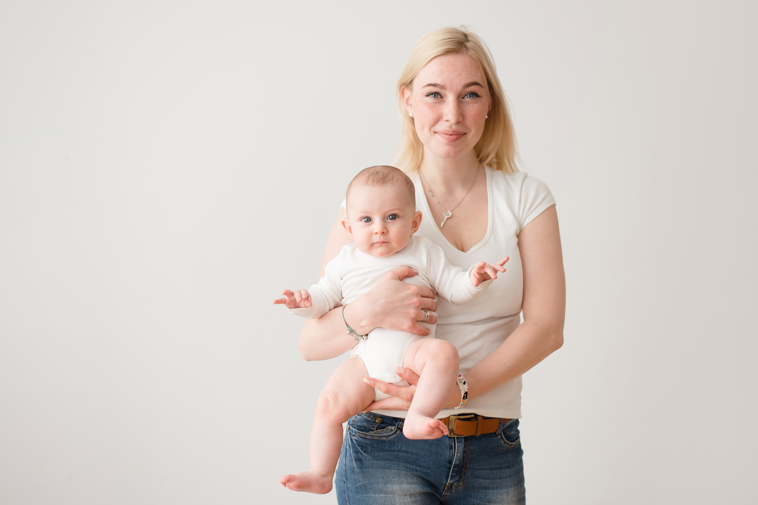 Семейная фотосессия, семейные фотографии, семейный фотограф. Фотограф новорожденных , семейный и  детский фотограф в Пскове Иванова