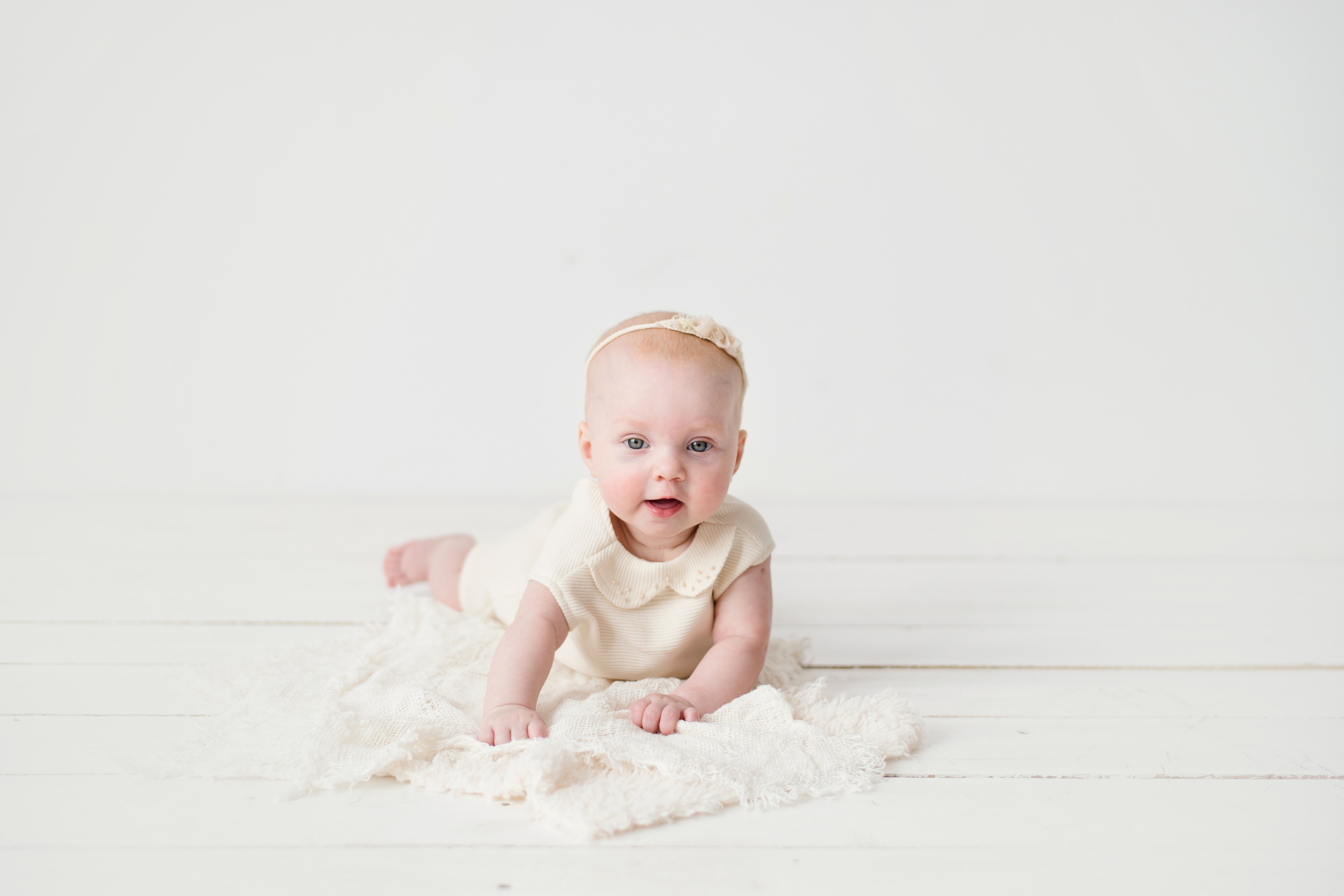 Фотосессия до года в Пскове. Фотограф новорожденных , семейный и  детский фотограф в Пскове Иванова