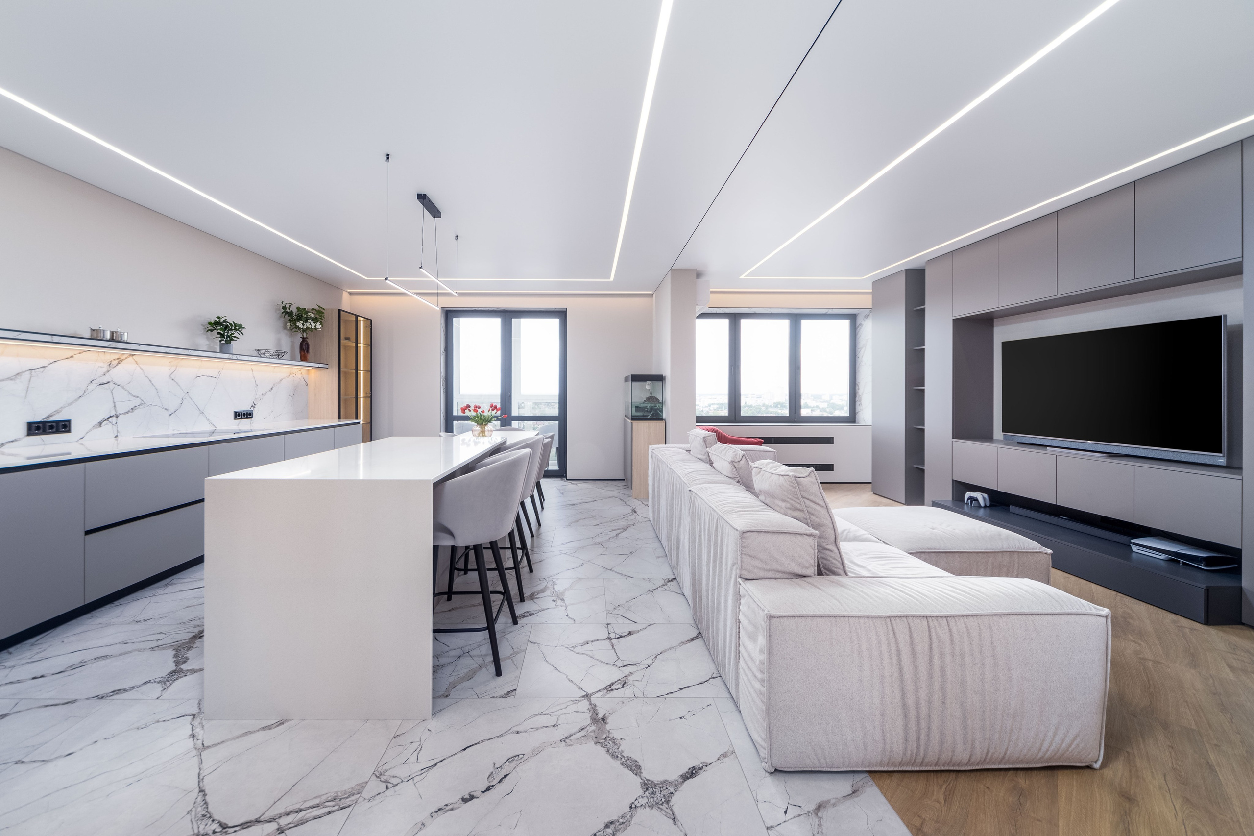 Фото интерьера кухни-гостиной в элитной квартире в Минске