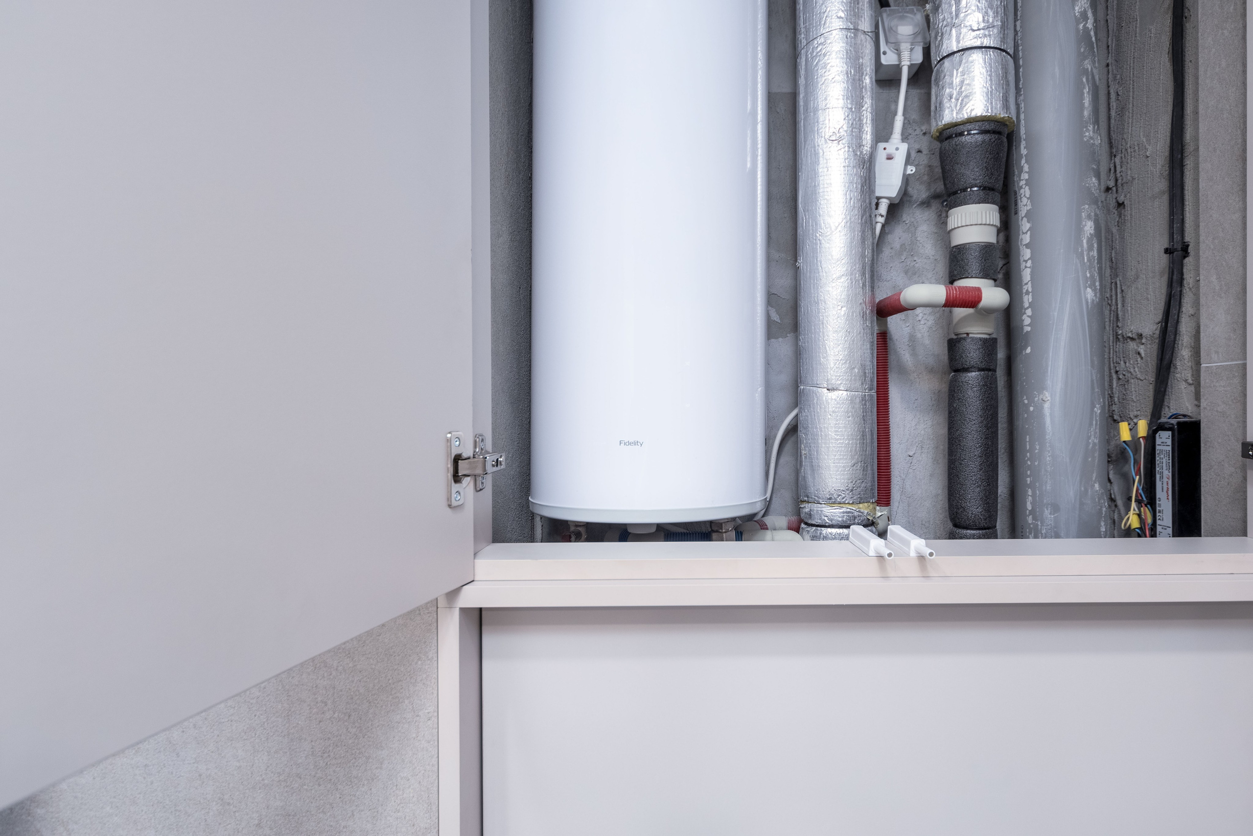 Фото бойлера в мастер-санузле в трехкомнатной квартире в Минске