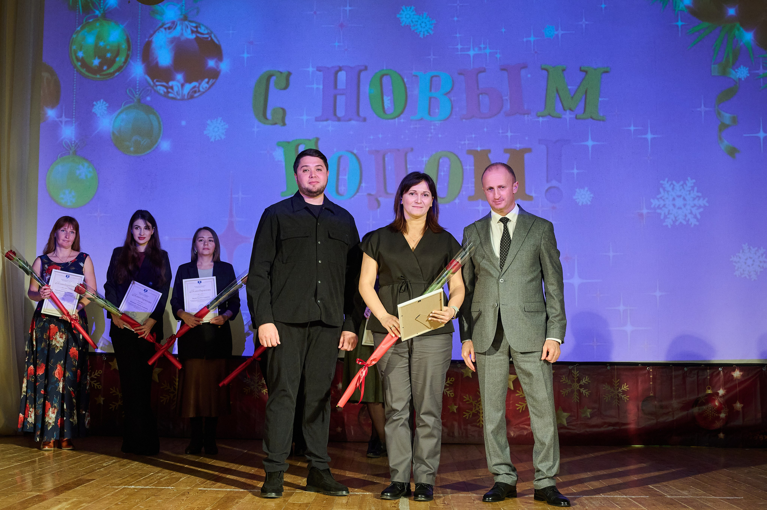 Концерт НГ В ДК. Жизнь курорта Кабардинка в фотографиях