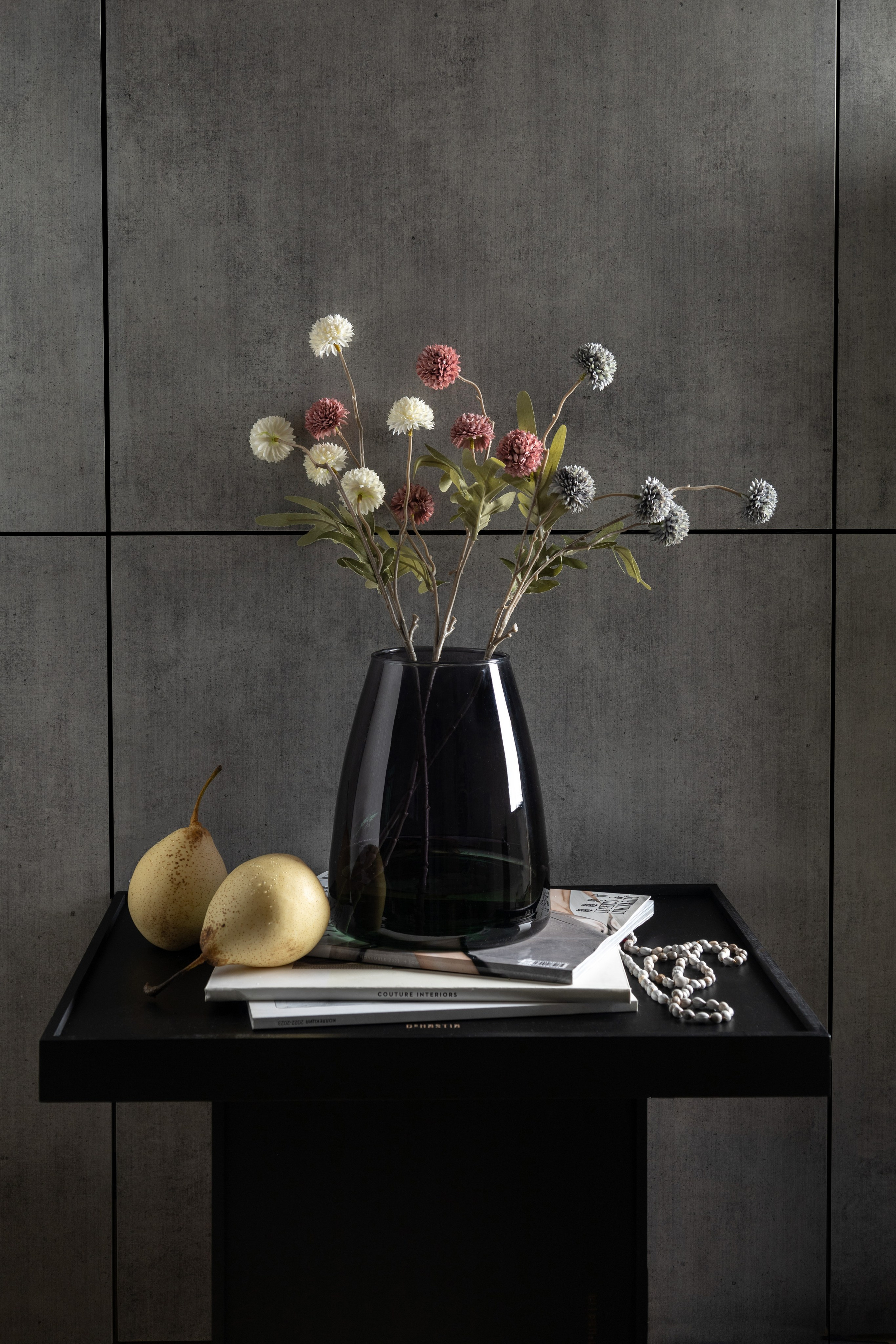 Минималистичная ваза на столе с сухоцветами | Съемка для Wildberries