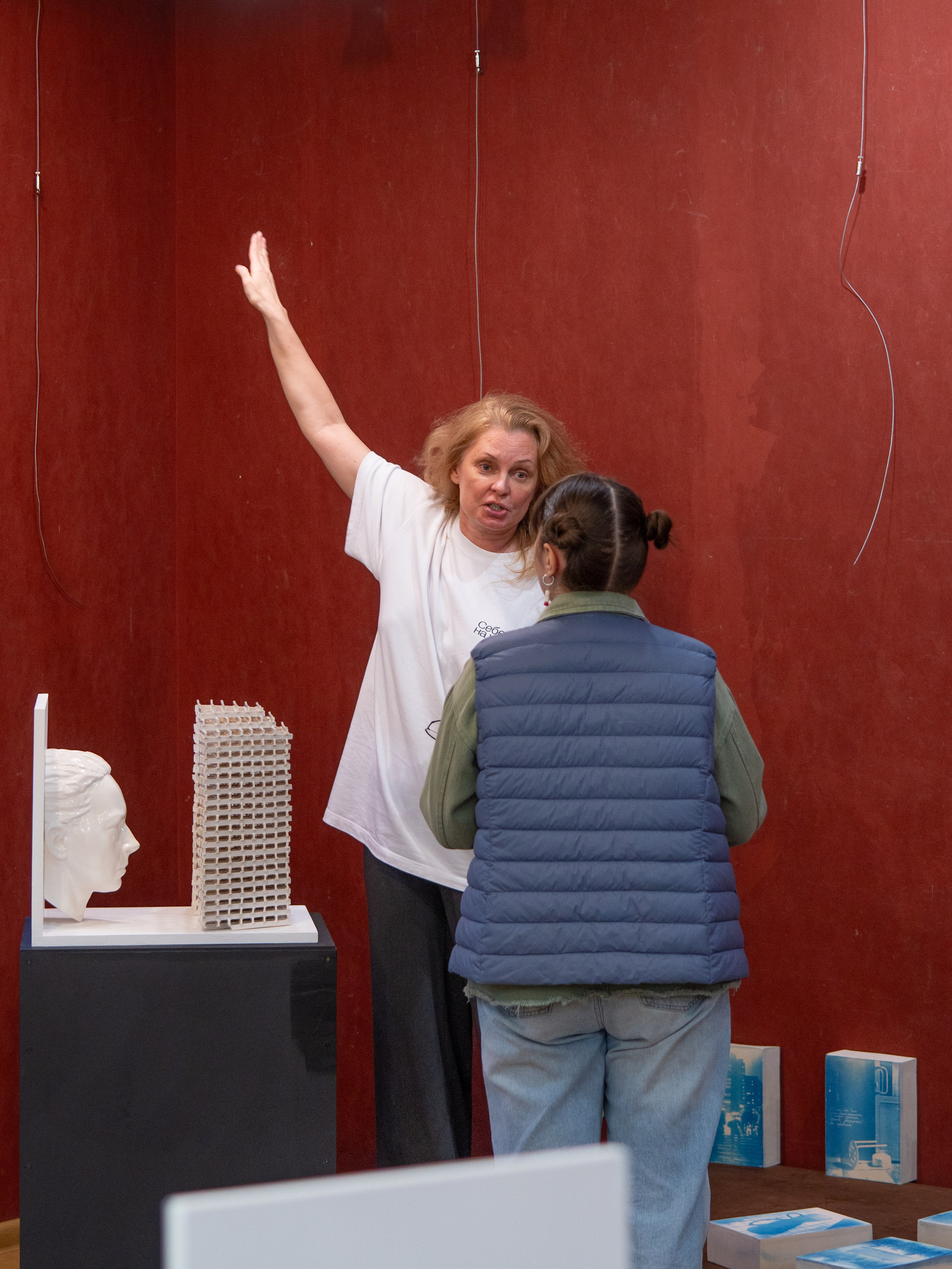 Монтаж выставки «10 из 10». Фотохудожник Москва