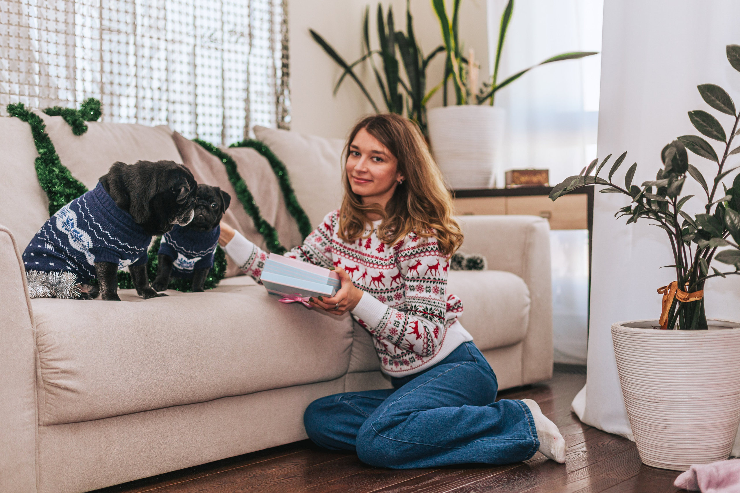Домашняя фотосессия Оли и двух ее мопсов. Фотограф-анималист Татьяна Степанова