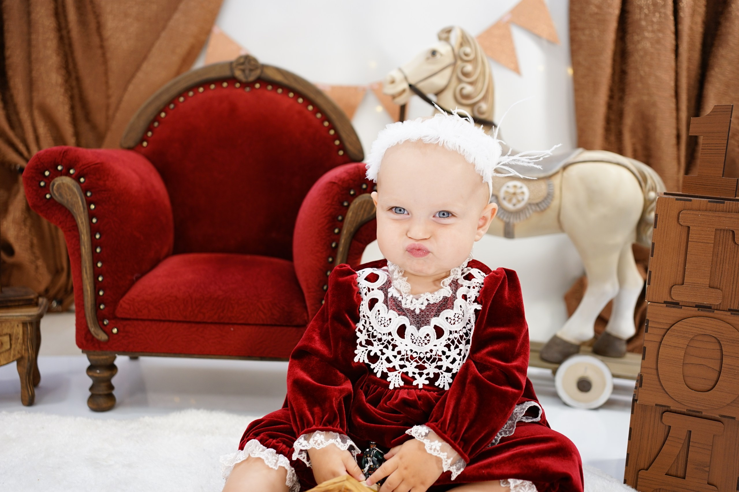 Бордовая зона. Детская Фотостудия ГОДОВАСИКИ в Санкт-Петербурге фотосесия на годик