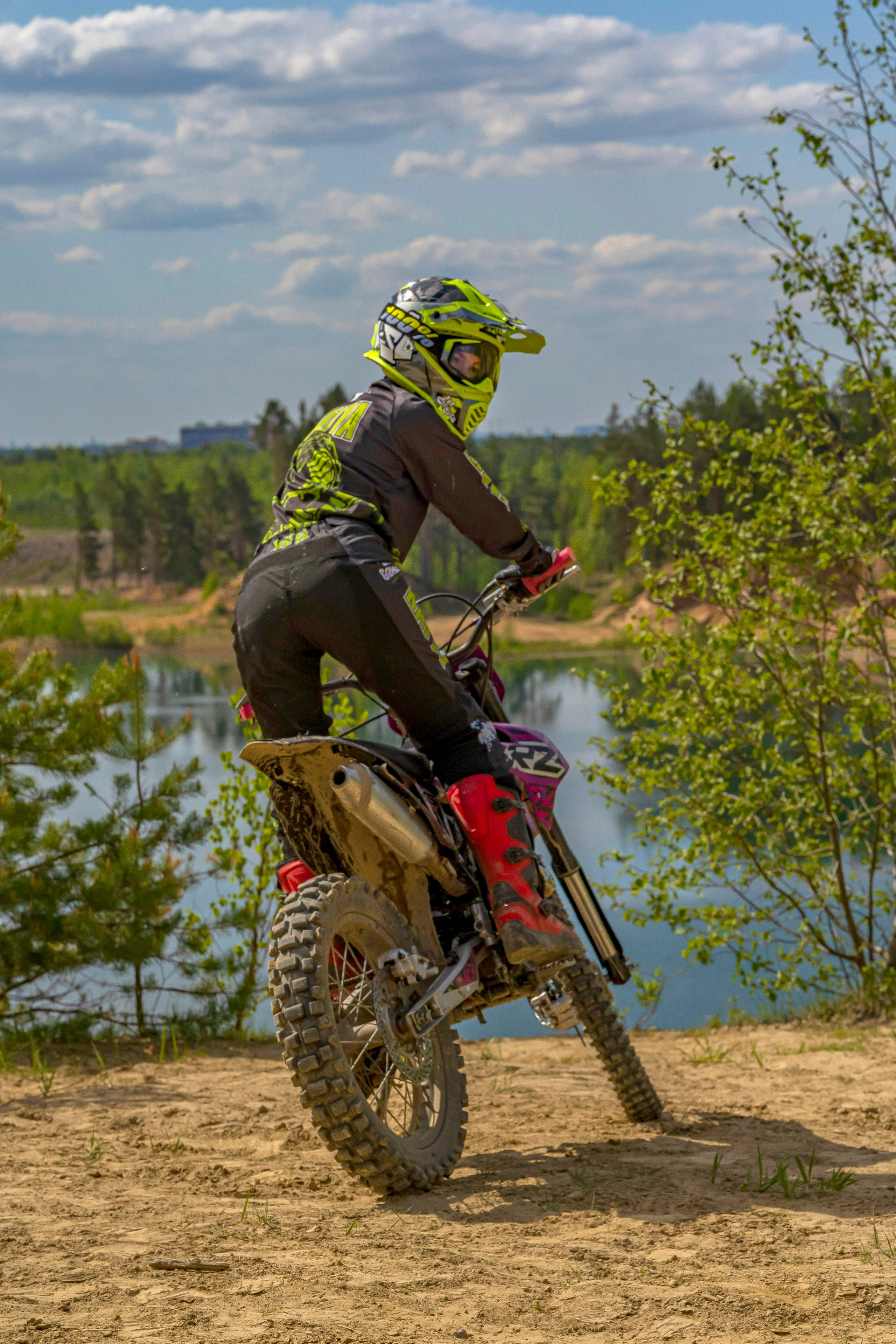 Катя Ли. Графический дизайнер Илья Левченко