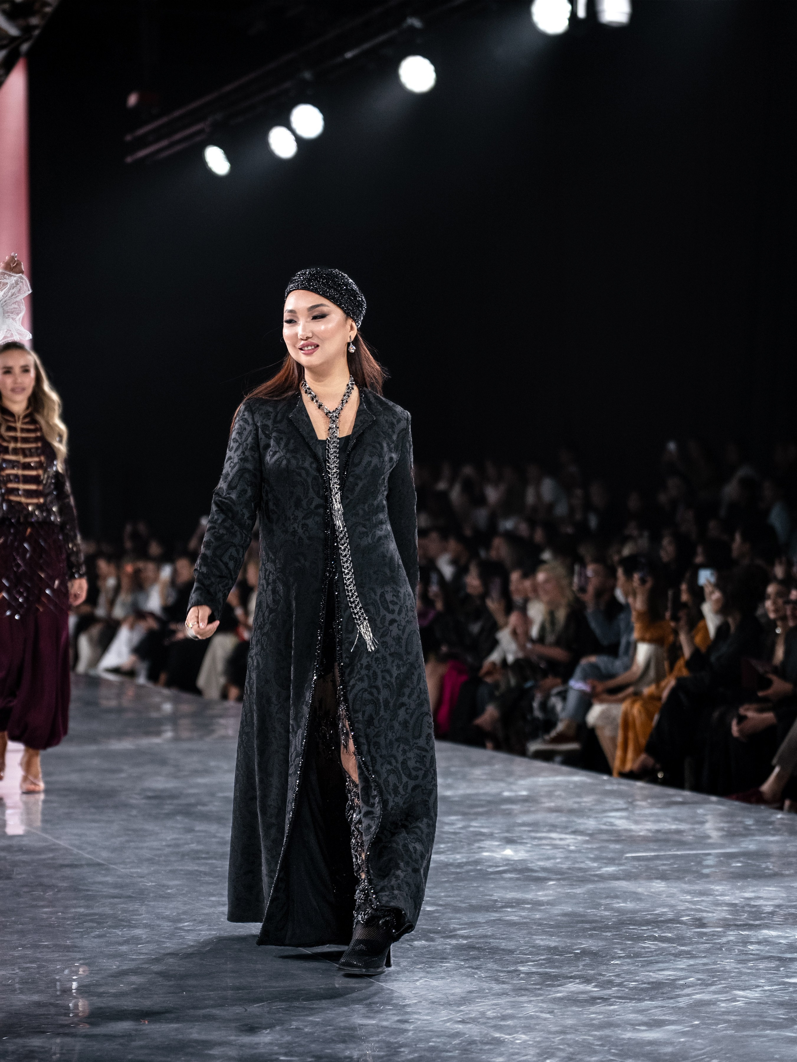 Kazakhstan Fashion Week Zardozi. Сайт Алматинского НЮ АРТ, будуар и фэшн фотографа Дениса Карпенко