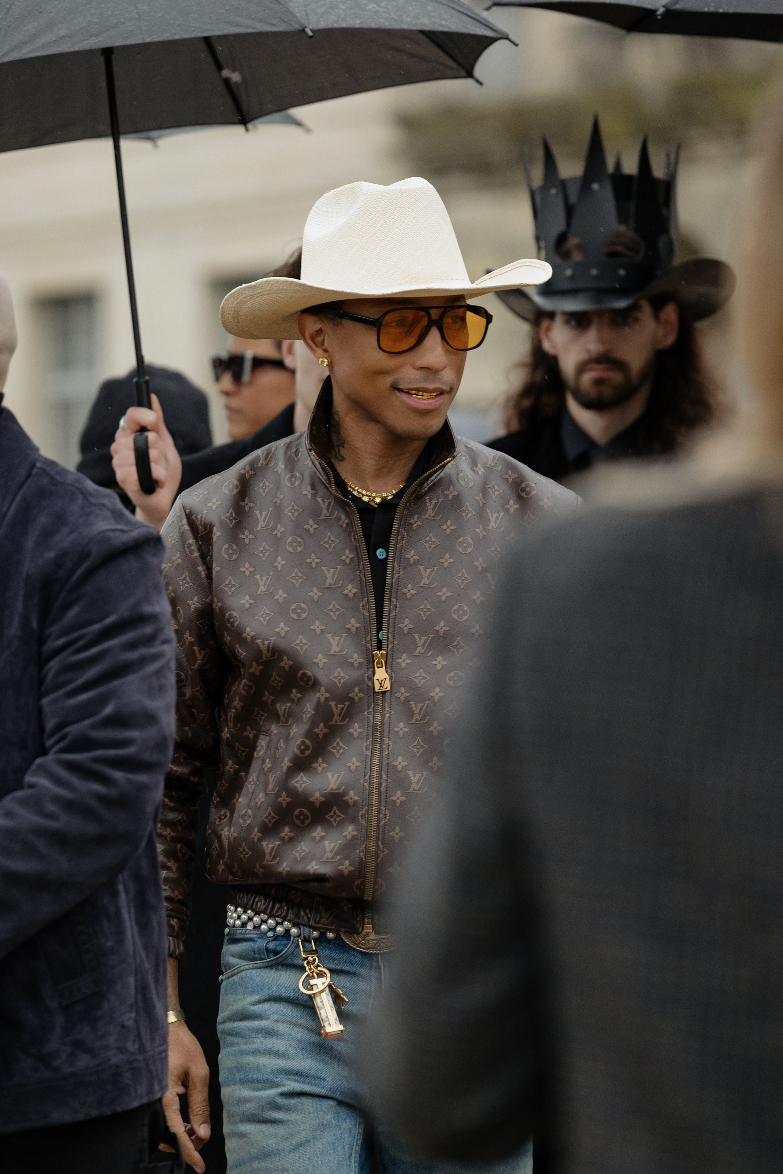 LOEWE PFW WOMENSWEAR FALL-WINTER 24/25. Photographer in Milan Ivan Goncharov