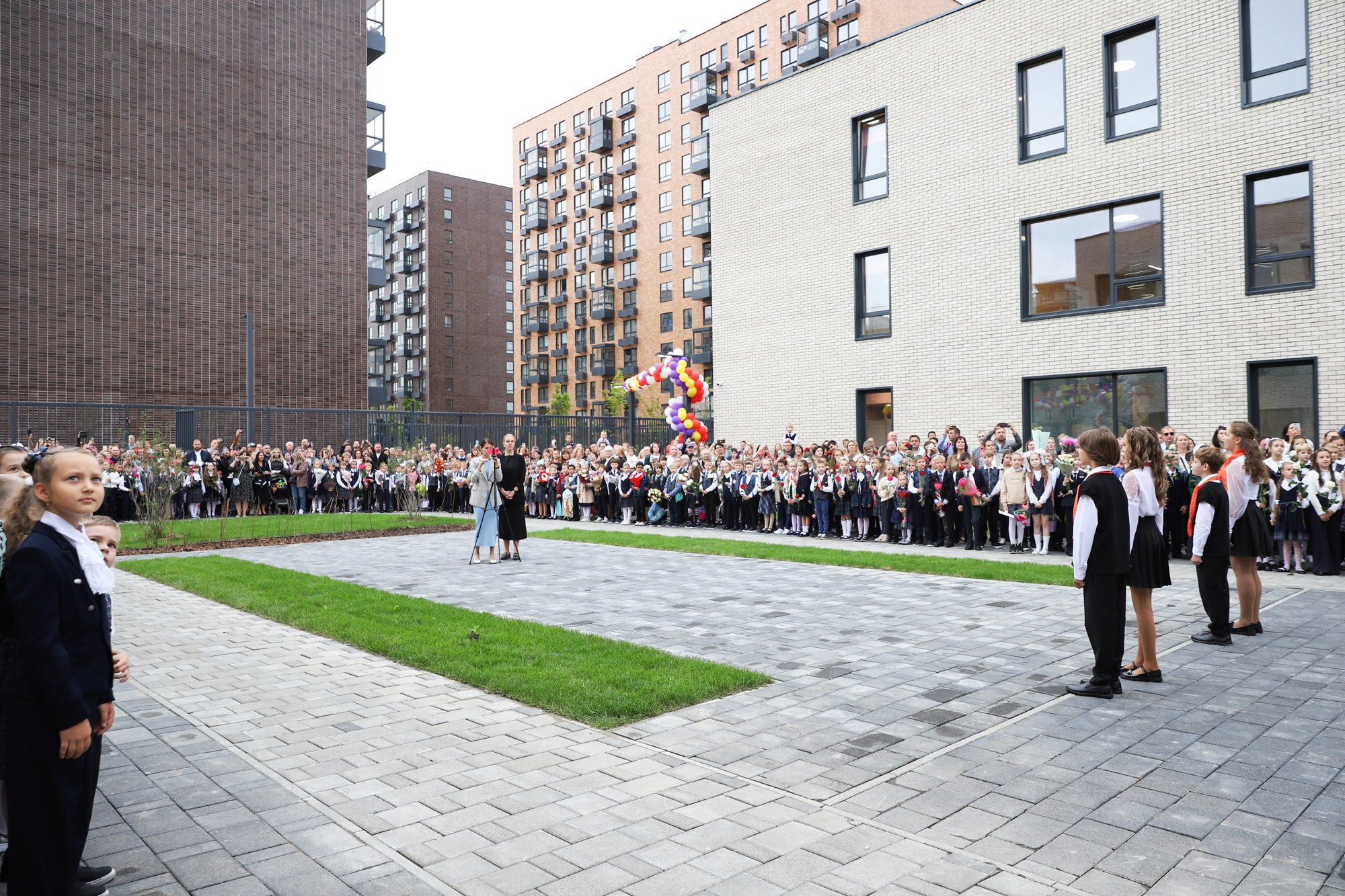 1 сентября в школе № 104. Фотограф Дарья Попова