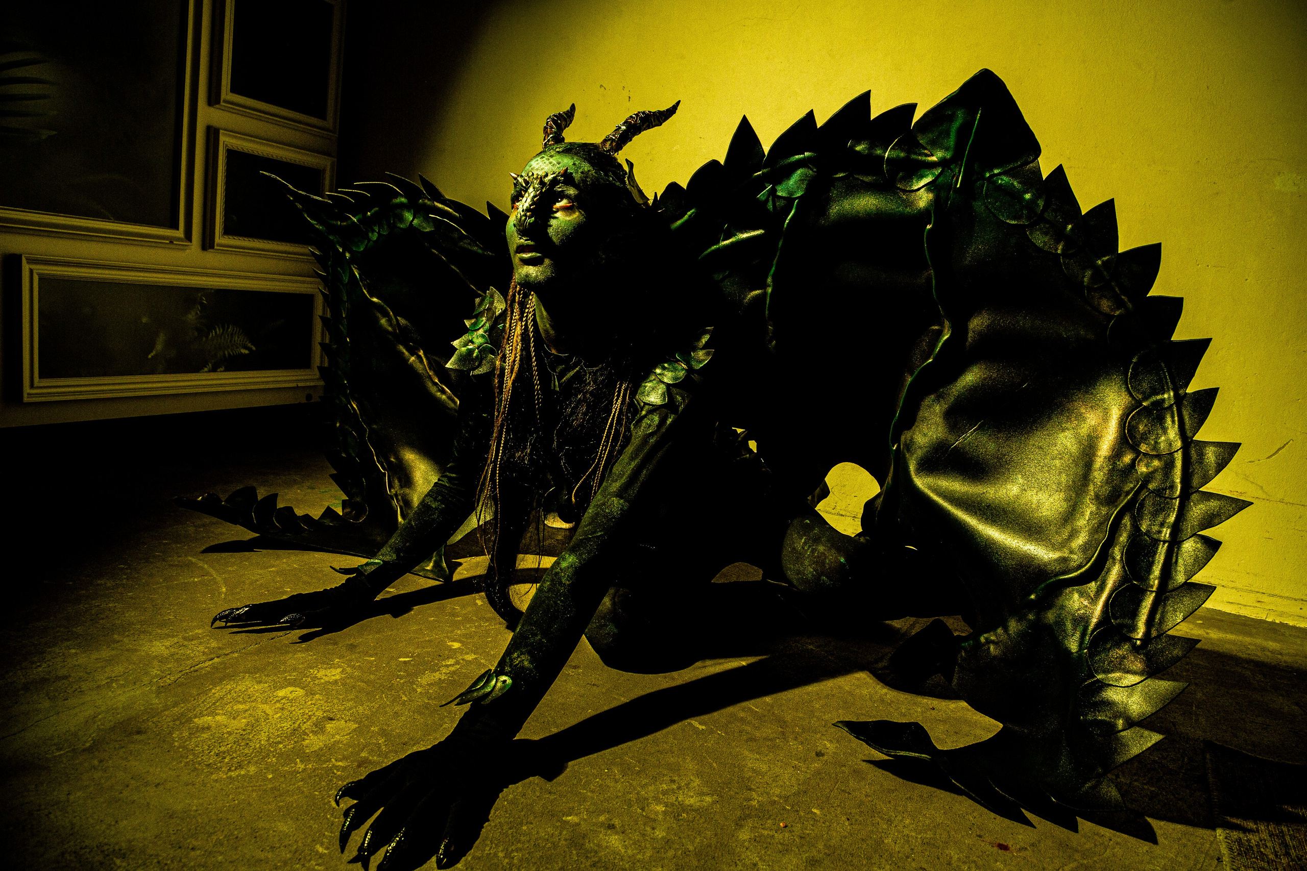 Алена. Дракон. Черно-белый фотограф Дмитрий Пчелкин