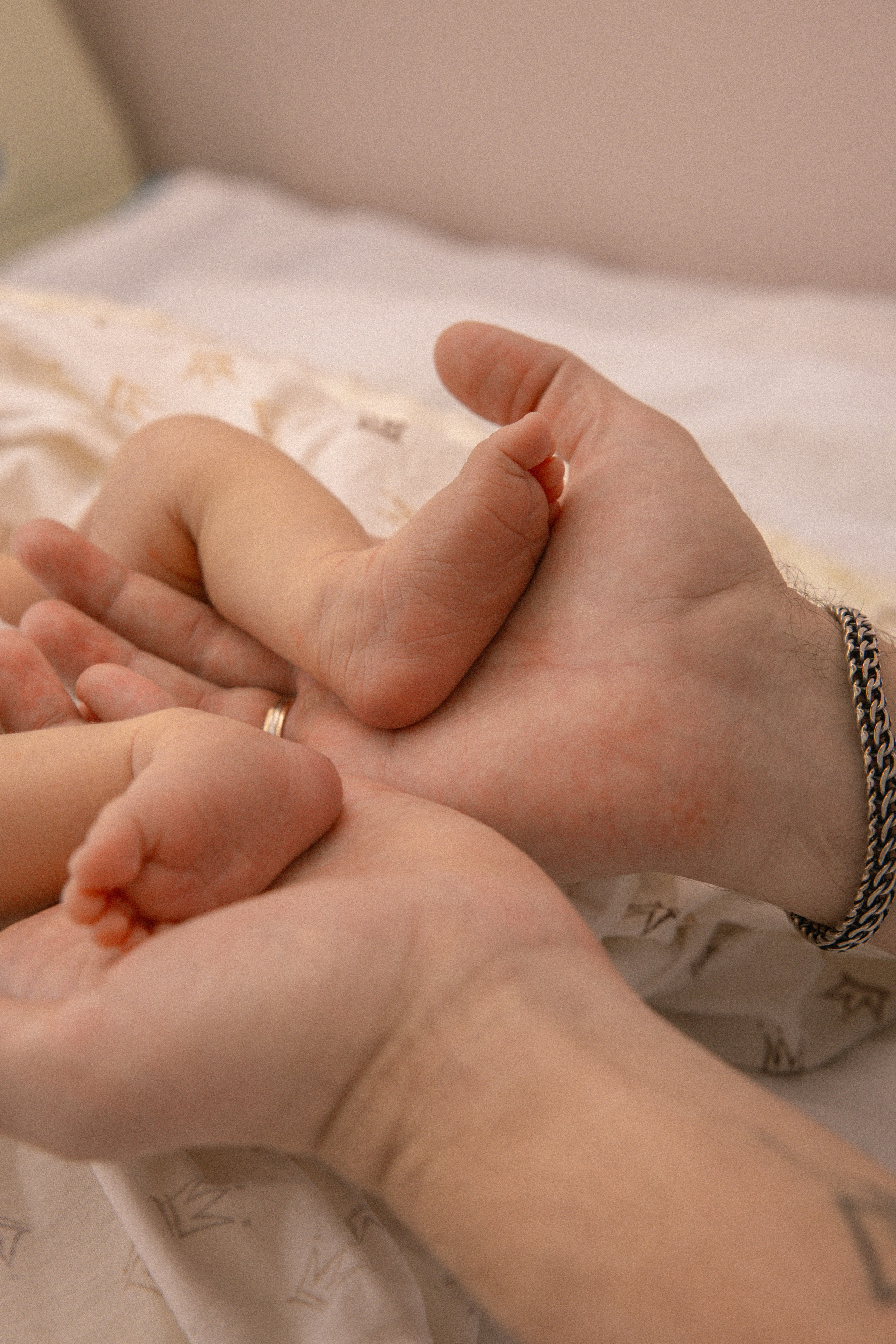 Семейная фотосессия. Фотослужба «Малютка» в Наро-Фоминском перинатальном центре — сохраняем главные мгновения семьи и создаём премиальные фотокниги