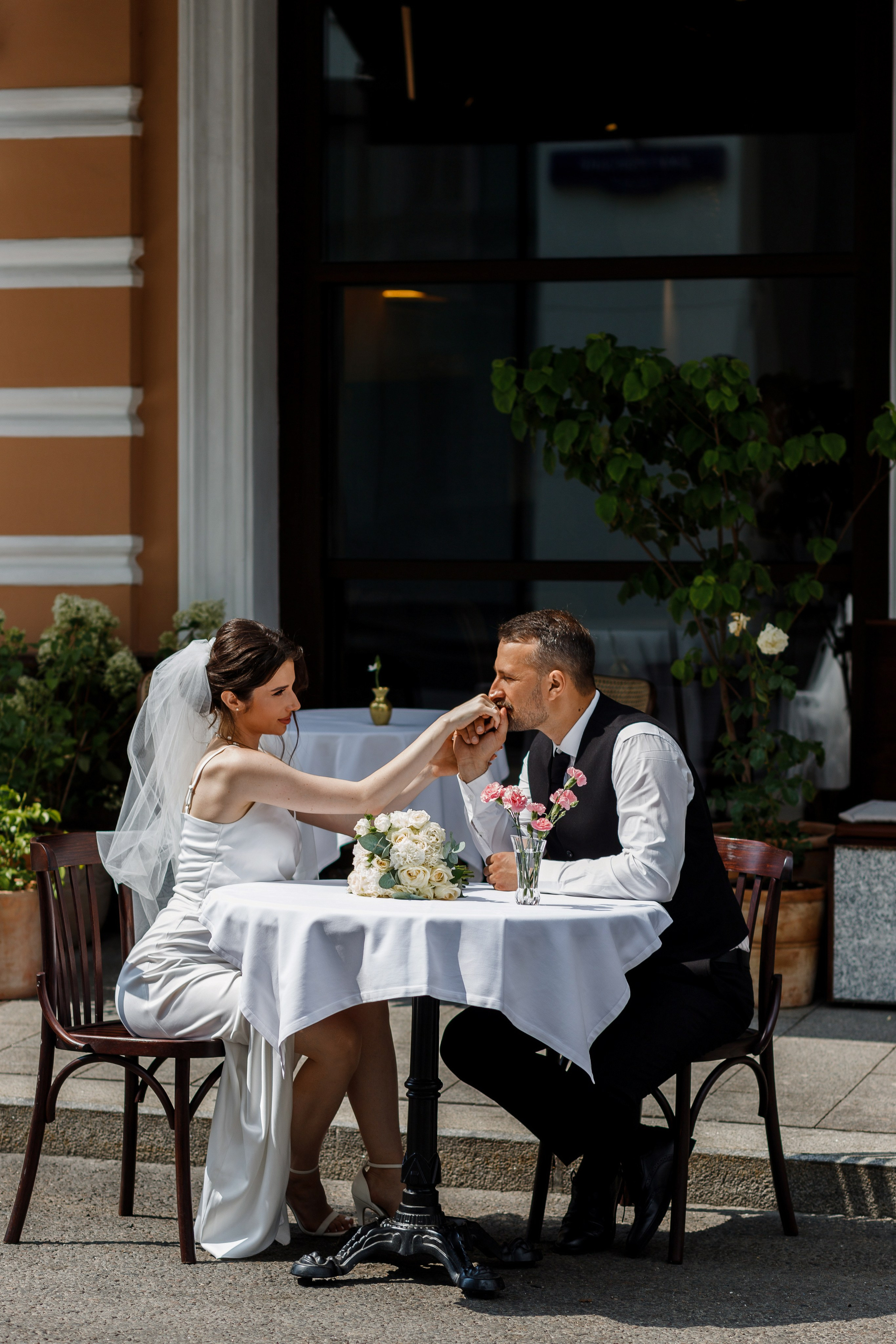 Свадебная фотосессия около Большого Театра. Фотограф Александра Сыщенко