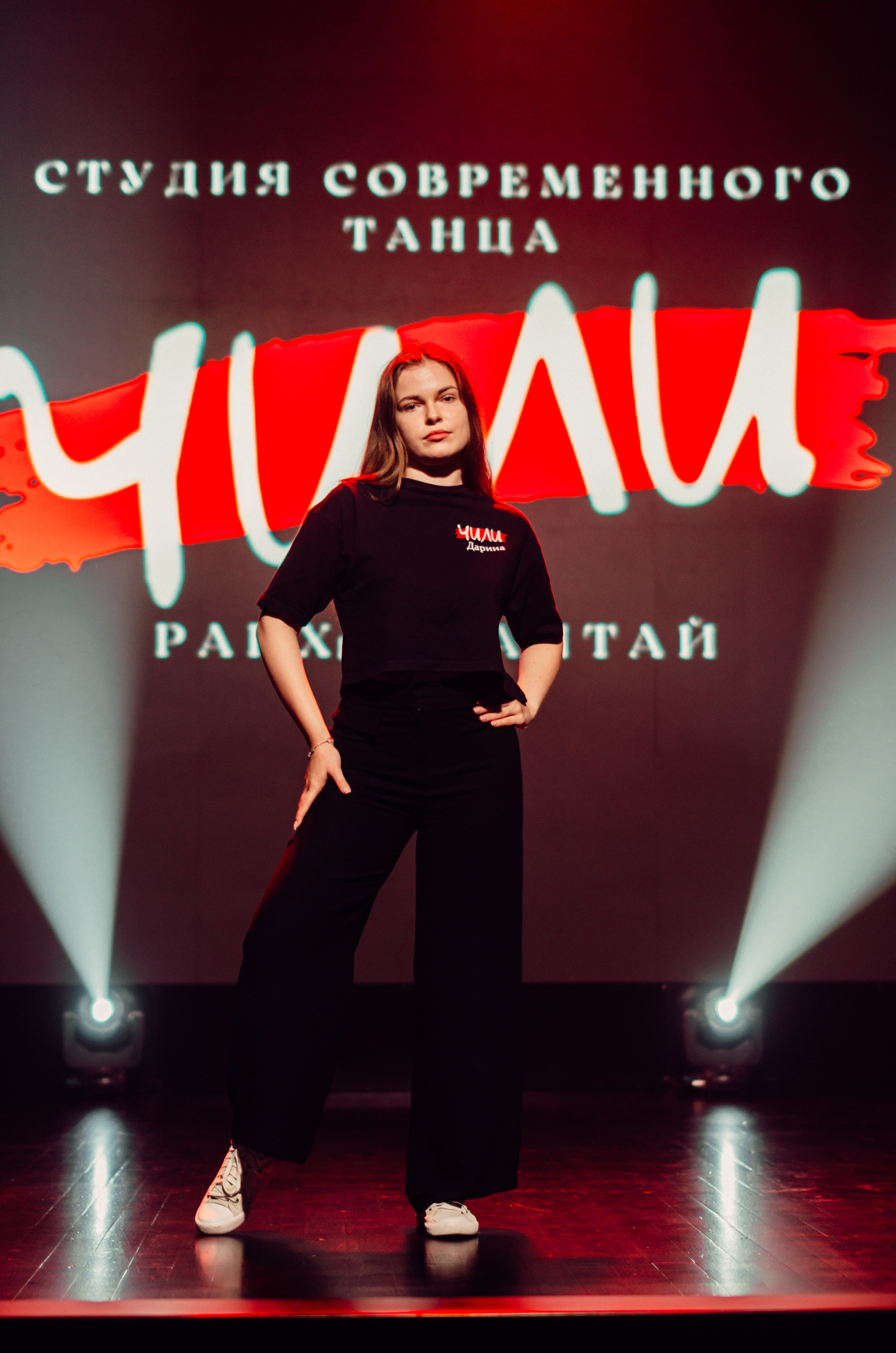 Групповая фотосъемка танцевального коллектива. Денисова Аля — фотограф для парных съемок и индивидуальных историй в Барнауле