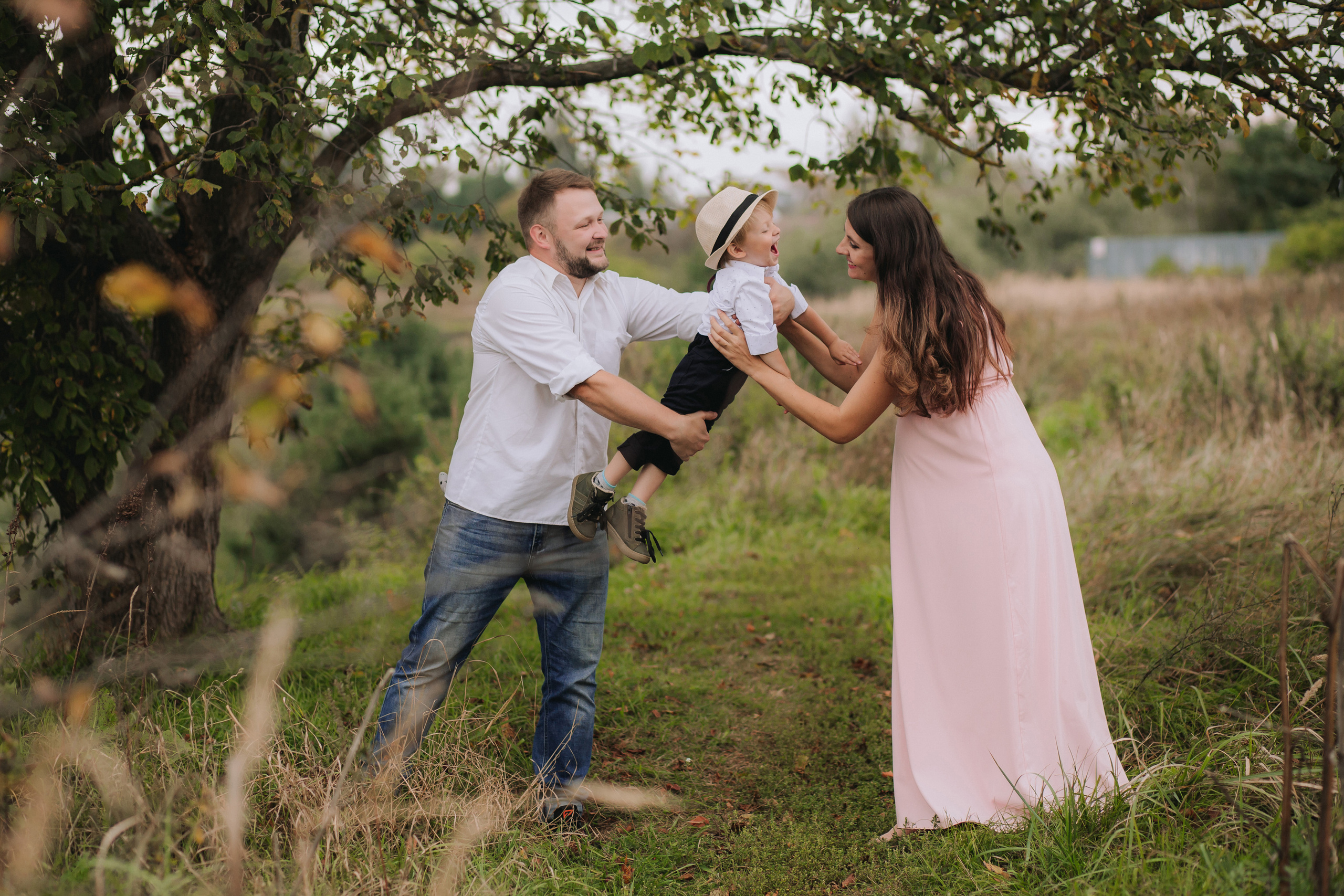 Прогулка на берегу реки. Профессиональная видео и фото съёмка в Калуге и области