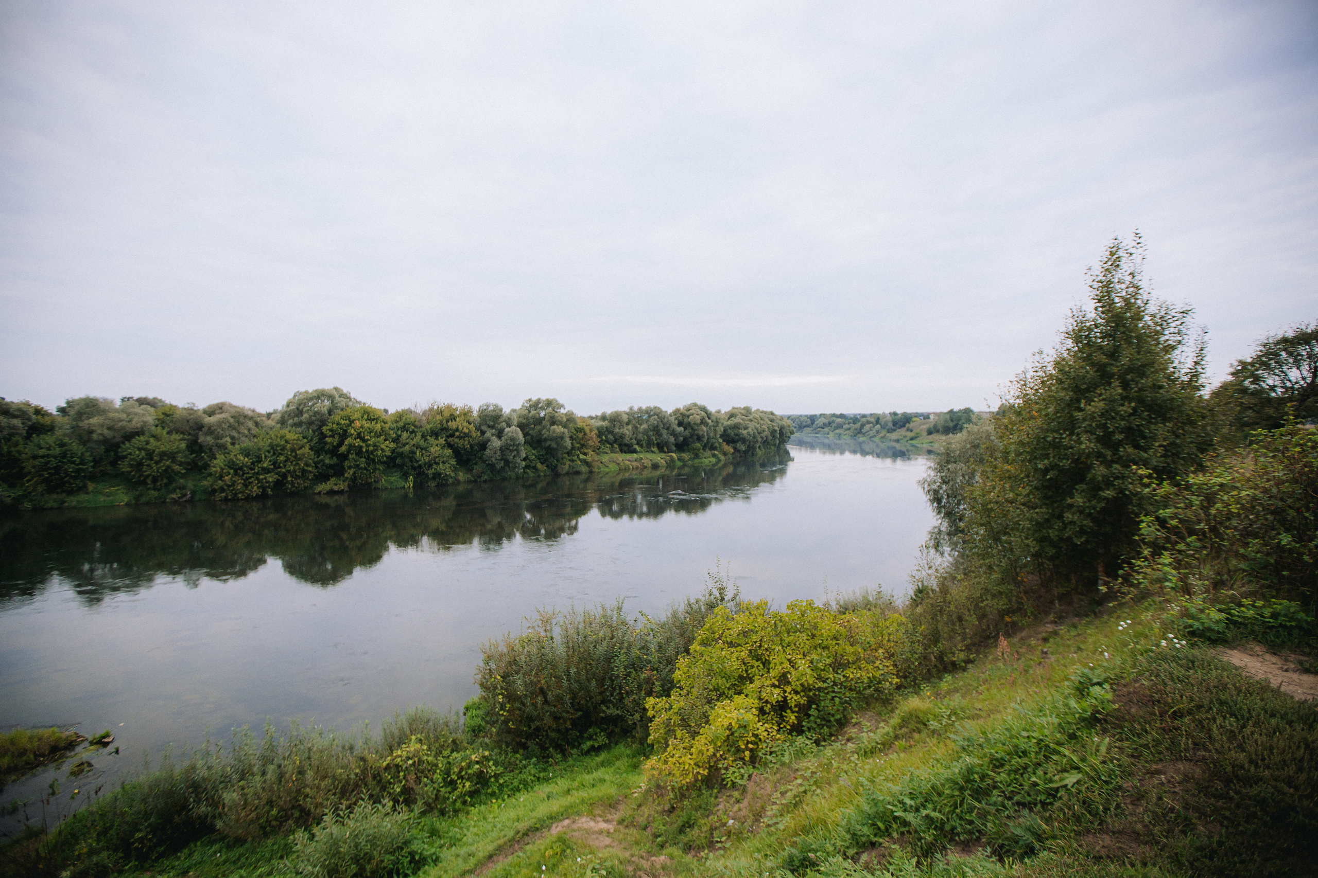 Прогулка на берегу реки. Профессиональная видео и фото съёмка в Калуге и области