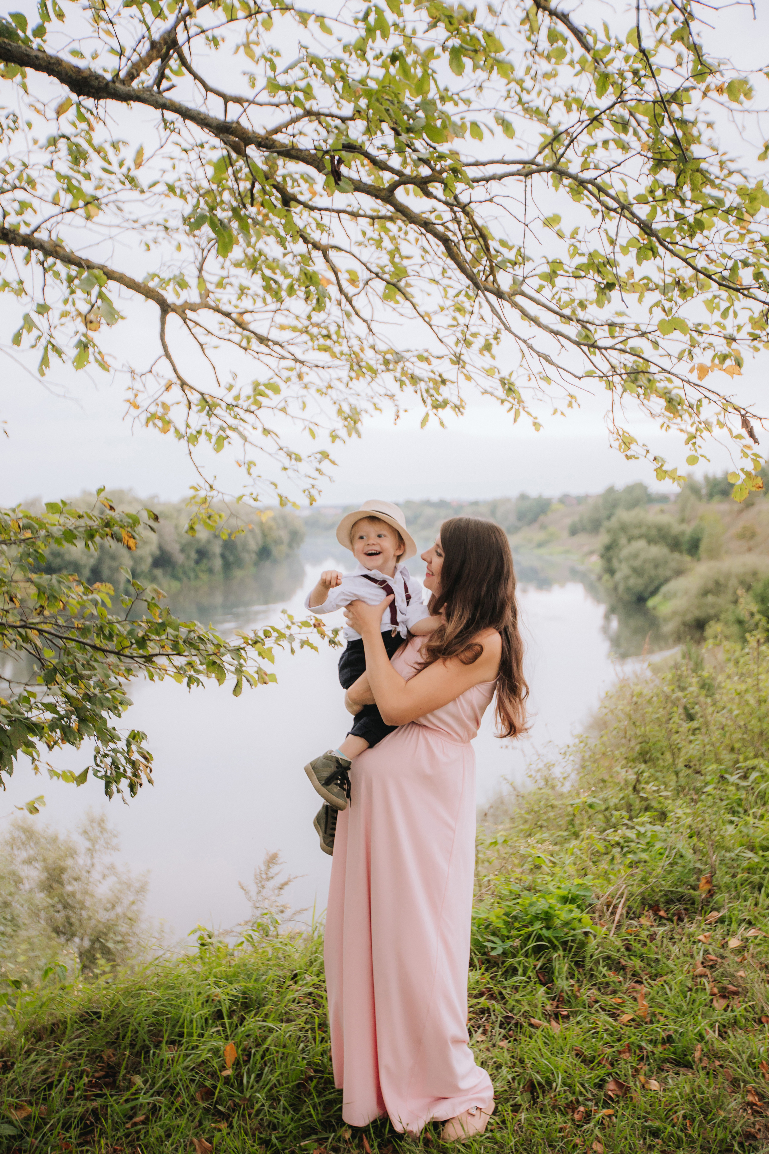 Прогулка на берегу реки. Профессиональная видео и фото съёмка в Калуге и области