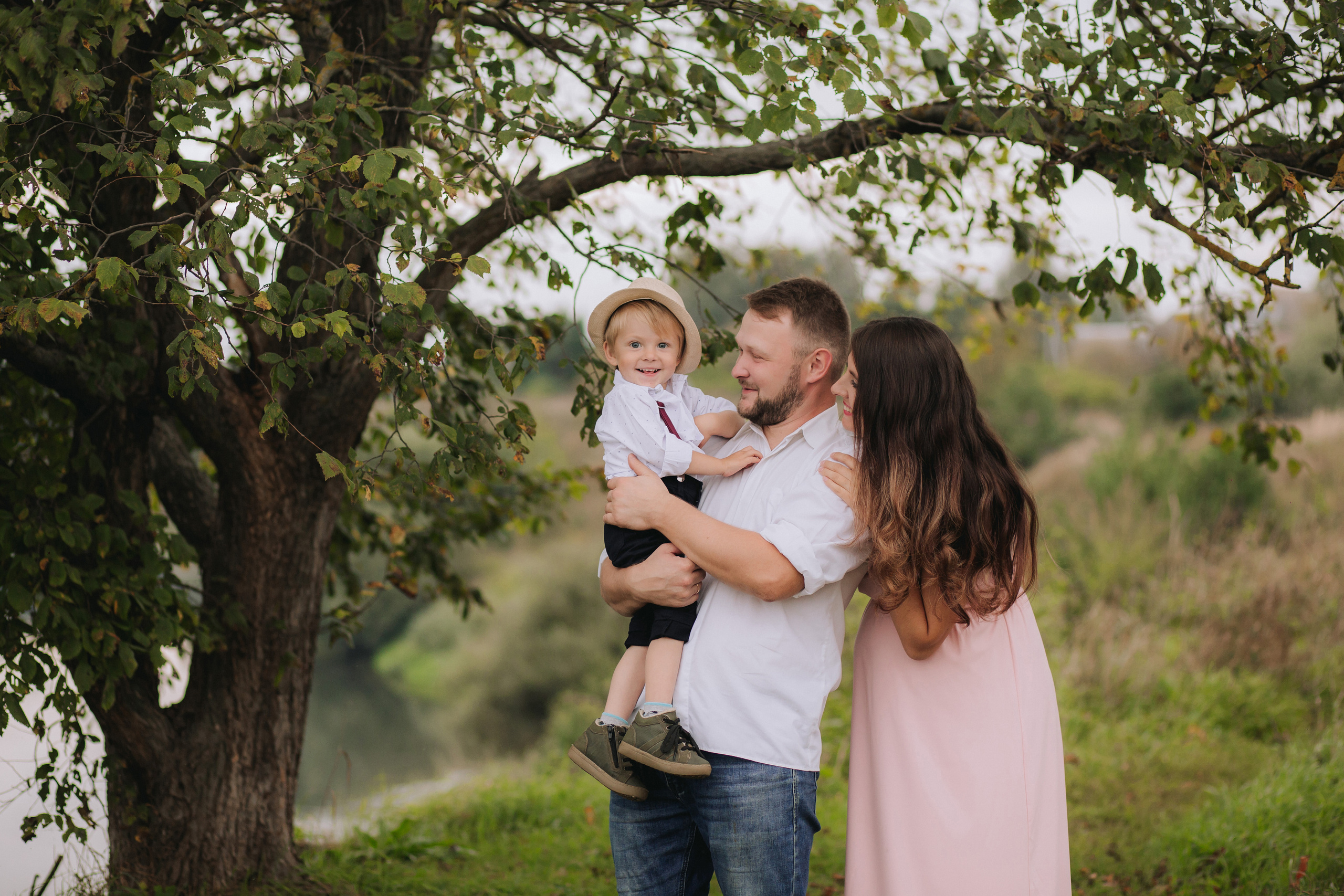 Прогулка на берегу реки. Профессиональная видео и фото съёмка в Калуге и области