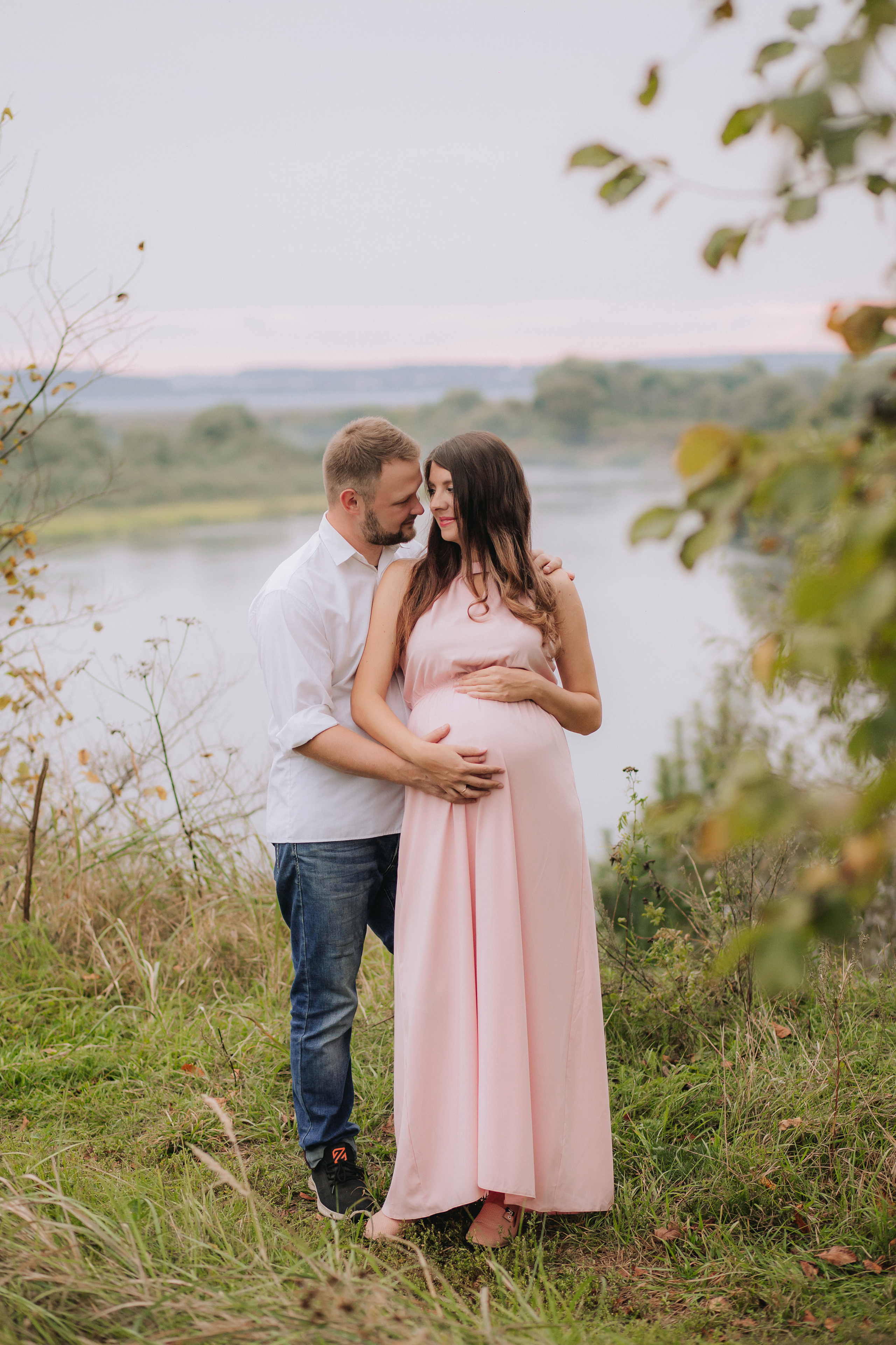 Прогулка на берегу реки. Профессиональная видео и фото съёмка в Калуге и области