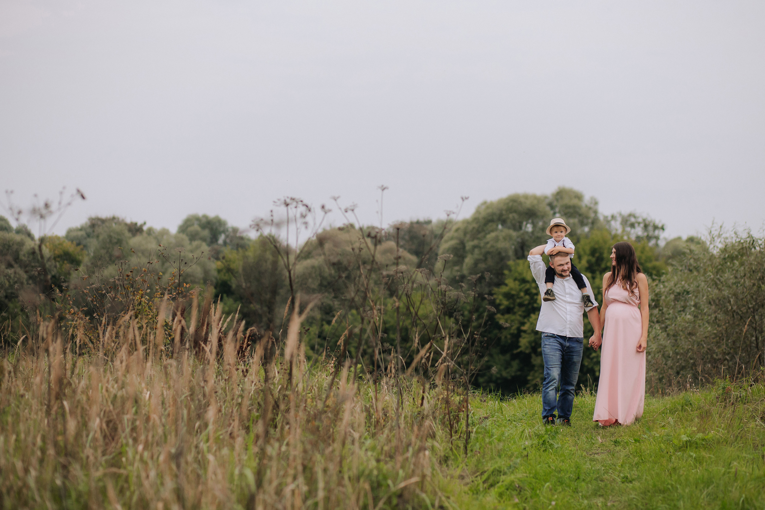 Прогулка на берегу реки. Профессиональная видео и фото съёмка в Калуге и области